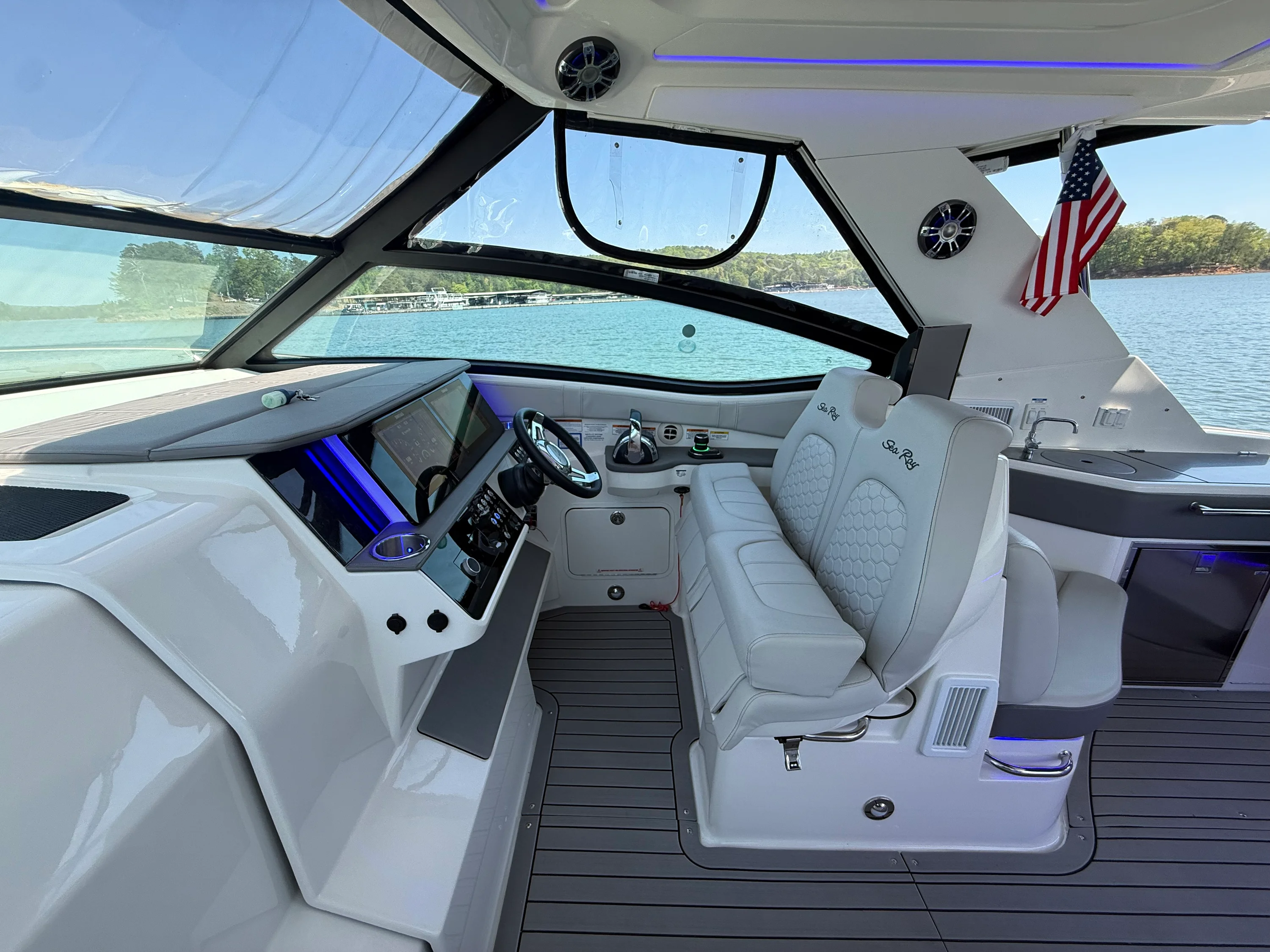 2021 Sea Ray 320 SUNDANCER Image Thumbnail #45