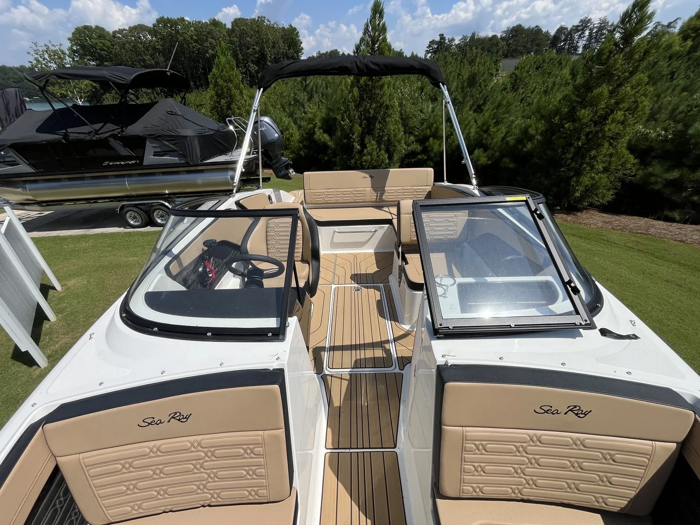 2026 Sea Ray SPX 210 Image Thumbnail #11