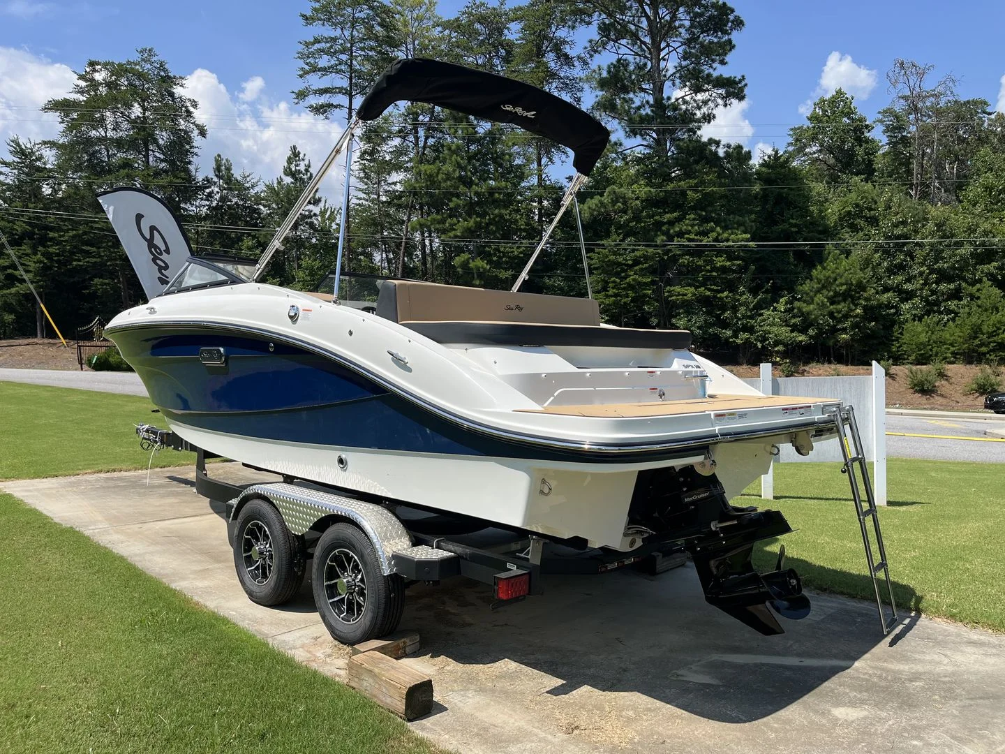 2026 Sea Ray SPX 210 Image Thumbnail #4