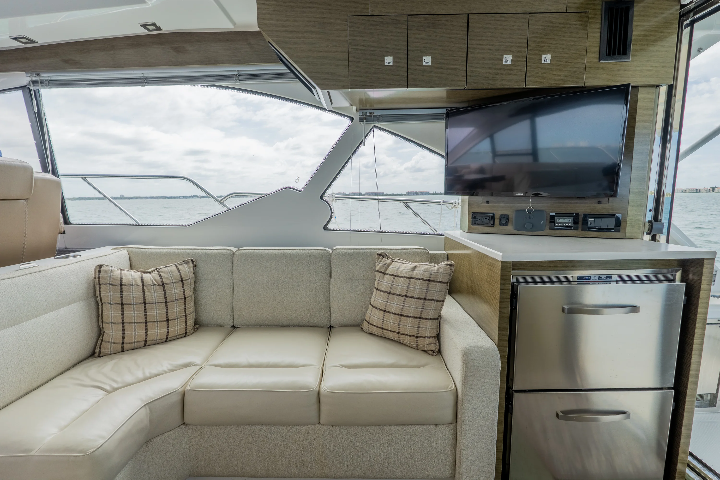 2018 Cruisers Yachts 50 CANTIUS Image Thumbnail #34