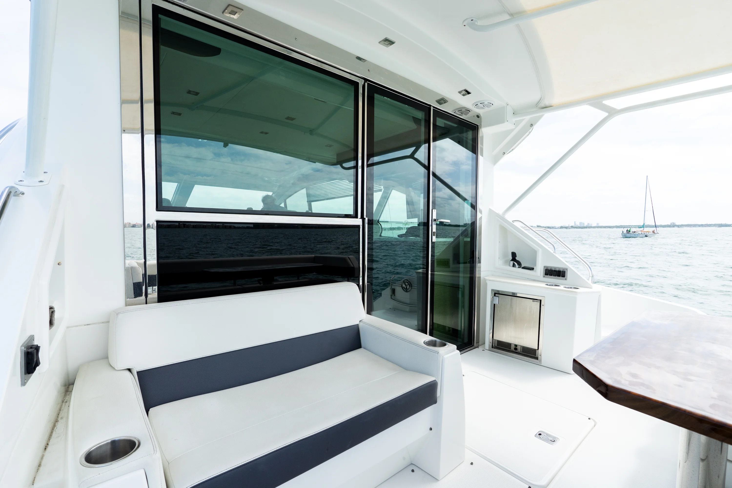 2018 Cruisers Yachts 50 CANTIUS Image Thumbnail #23