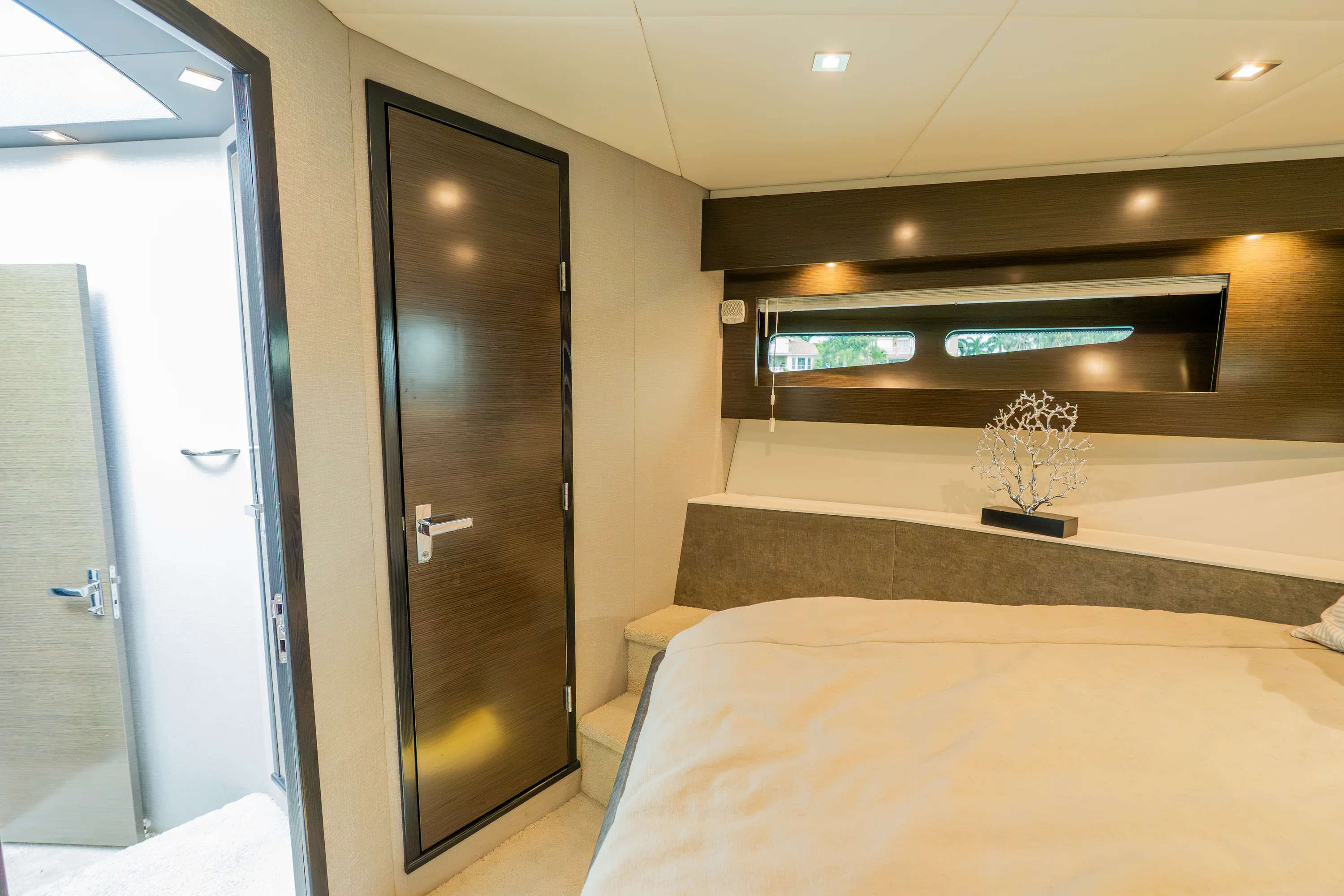 2018 Cruisers Yachts 50 CANTIUS Image Thumbnail #70