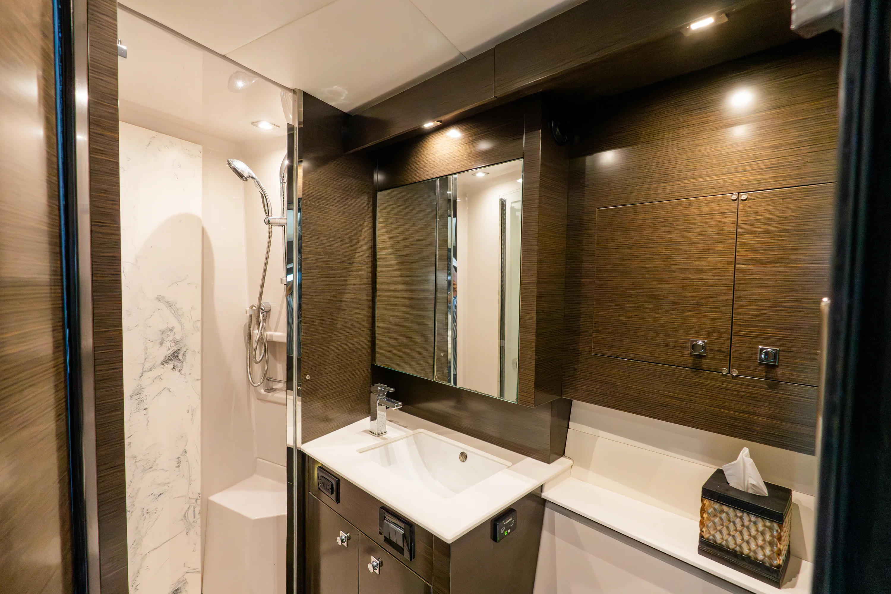 2018 Cruisers Yachts 50 CANTIUS Image Thumbnail #71