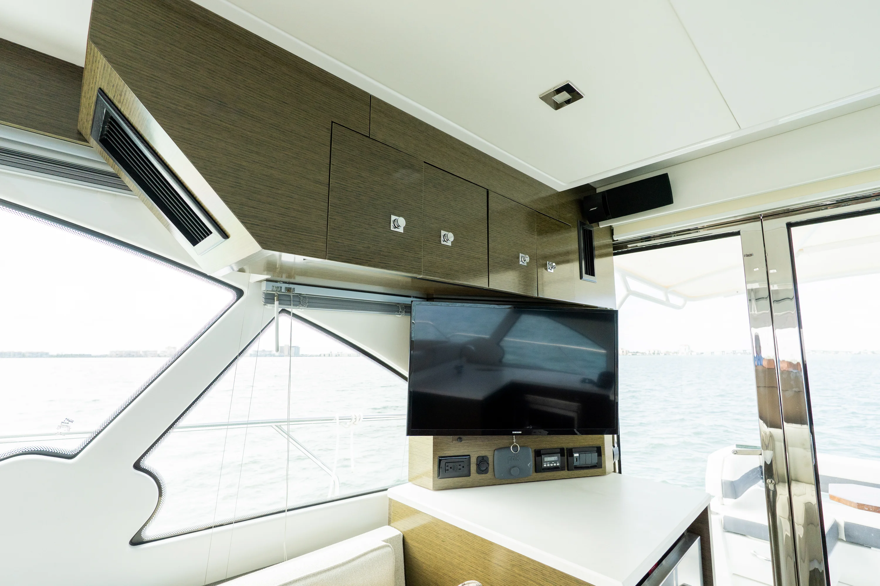 2018 Cruisers Yachts 50 CANTIUS Image Thumbnail #37