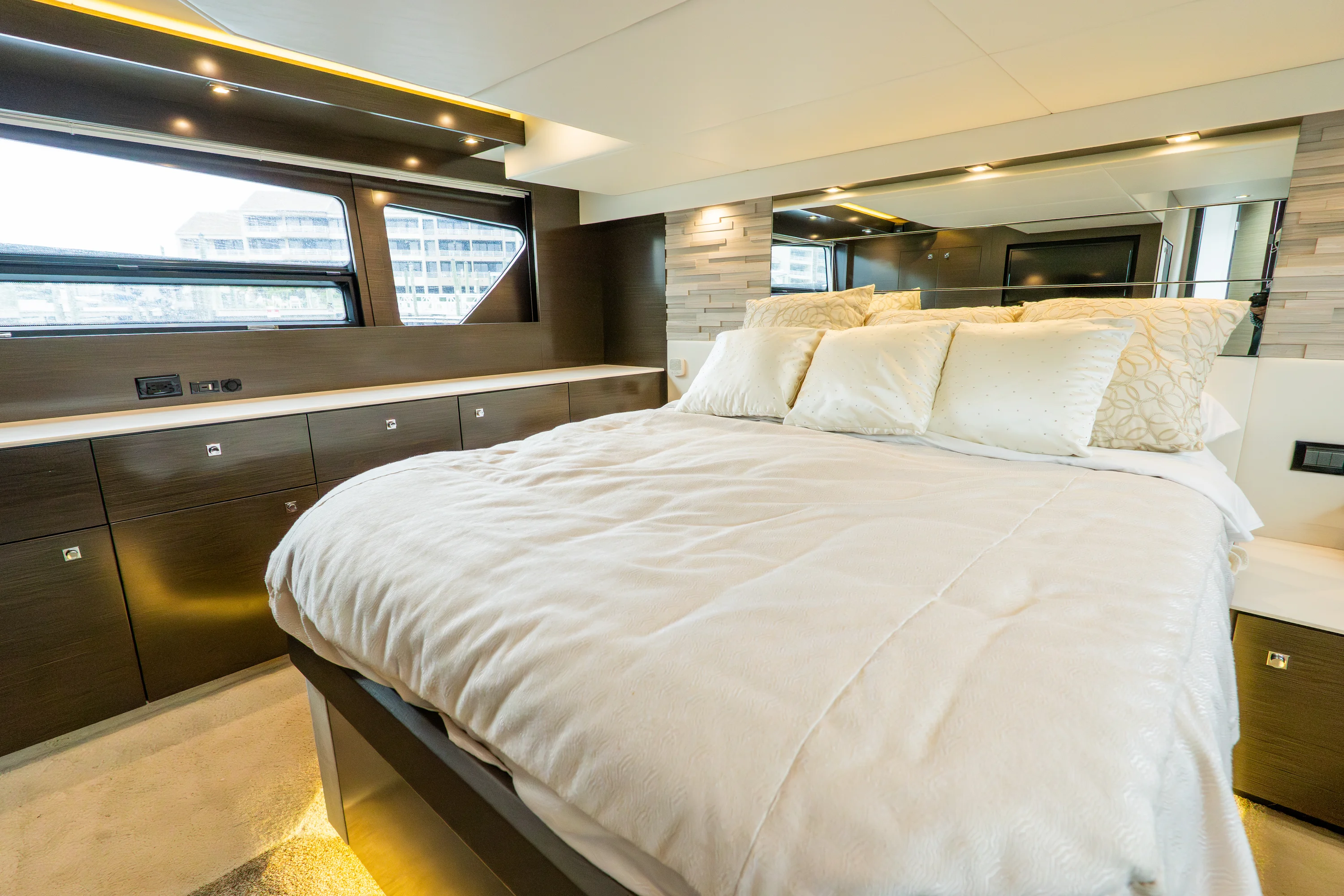 2018 Cruisers Yachts 50 CANTIUS Image Thumbnail #59