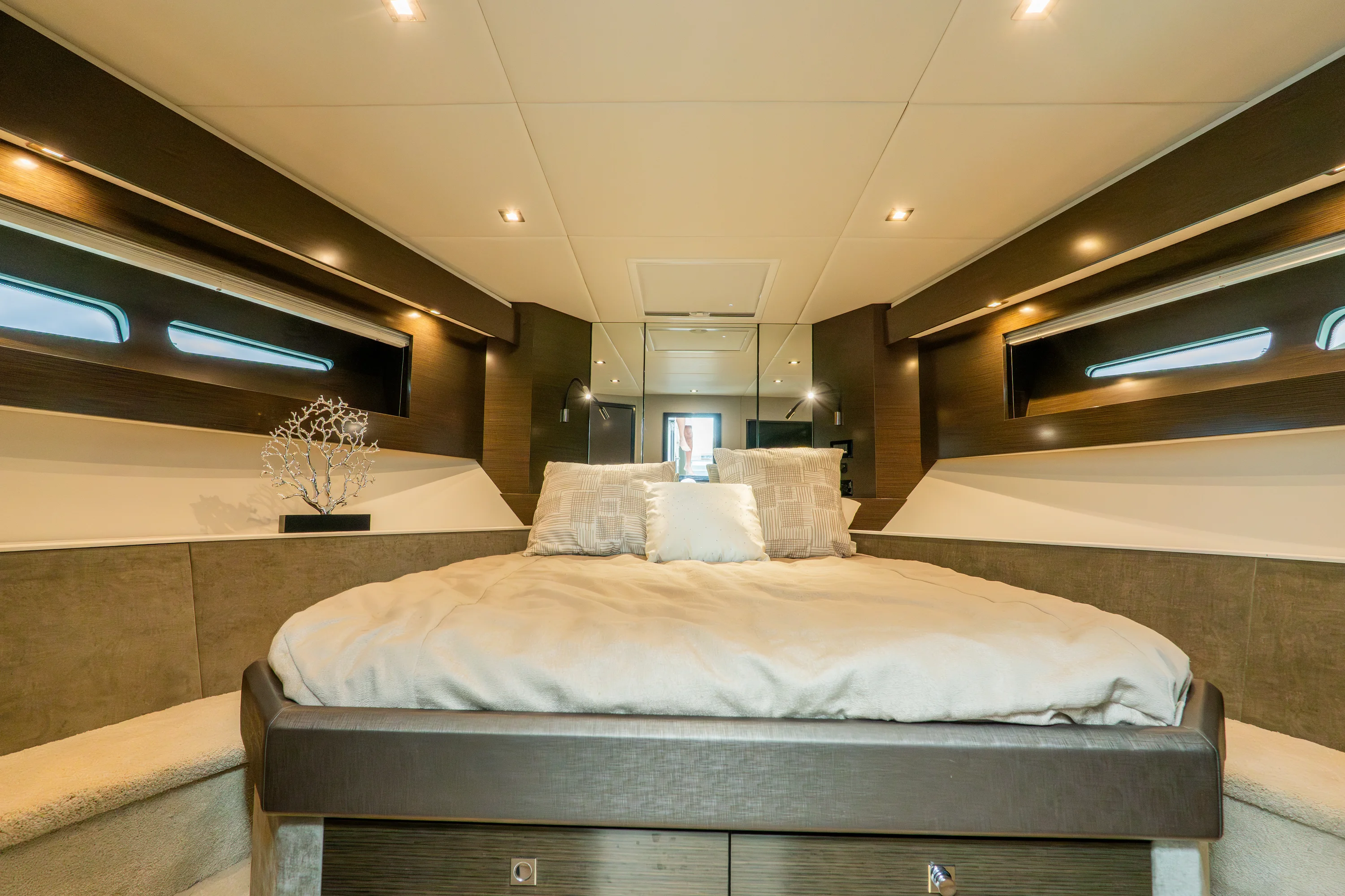 2018 Cruisers Yachts 50 CANTIUS Image Thumbnail #67