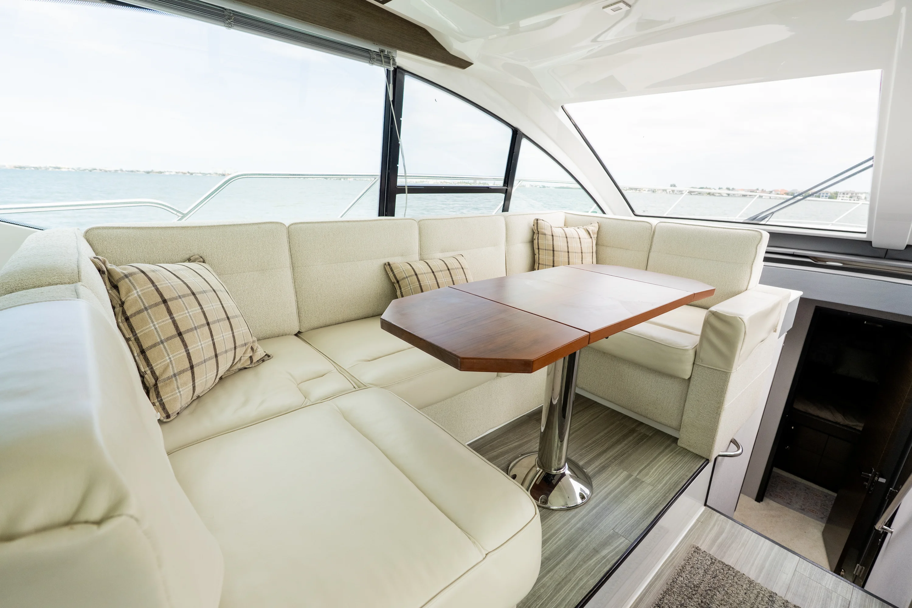 2018 Cruisers Yachts 50 CANTIUS Image Thumbnail #43