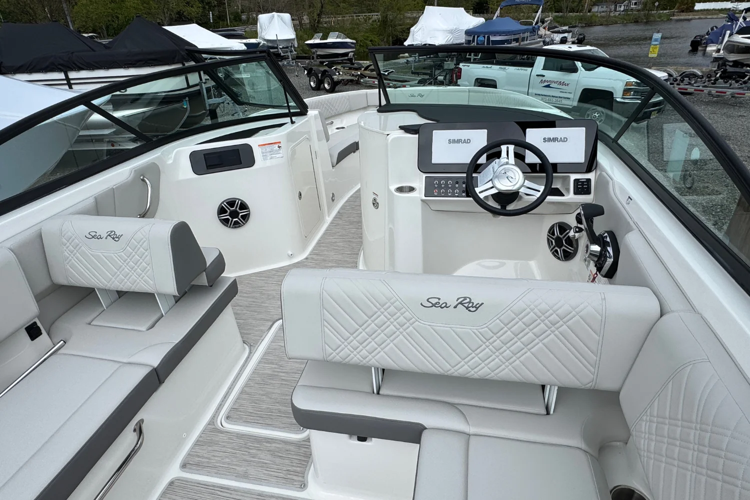 2026 Sea Ray SDX 250 Image Thumbnail #11