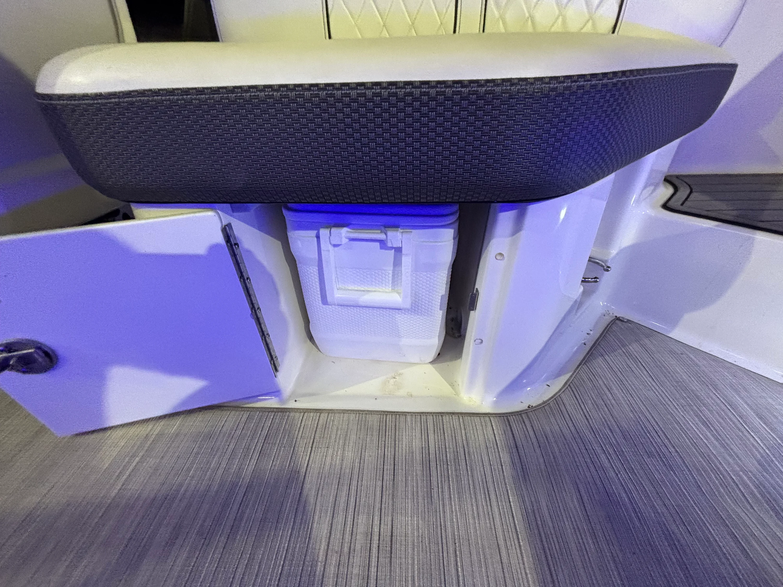 2018 Sea Ray 230 SLX Image Thumbnail #17