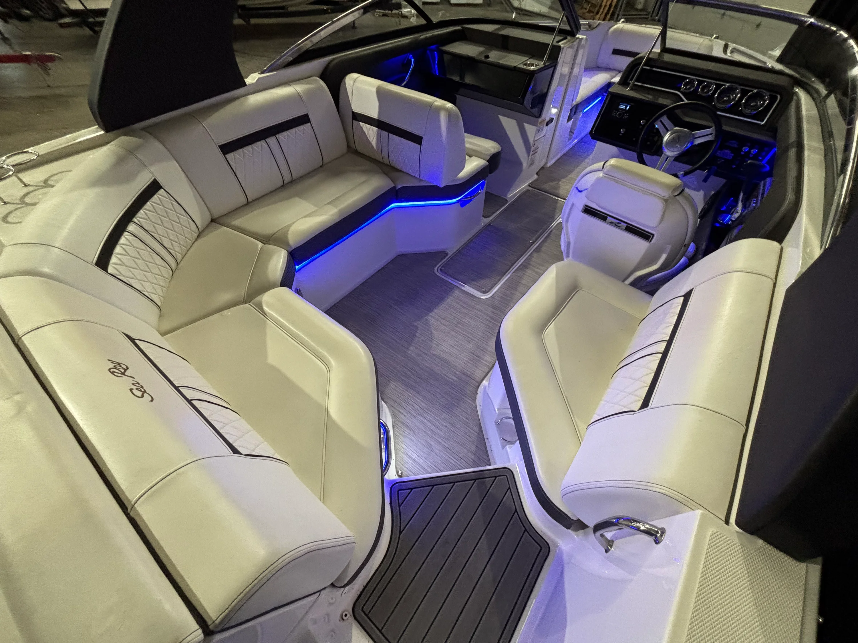 2018 Sea Ray 230 SLX Image Thumbnail #11