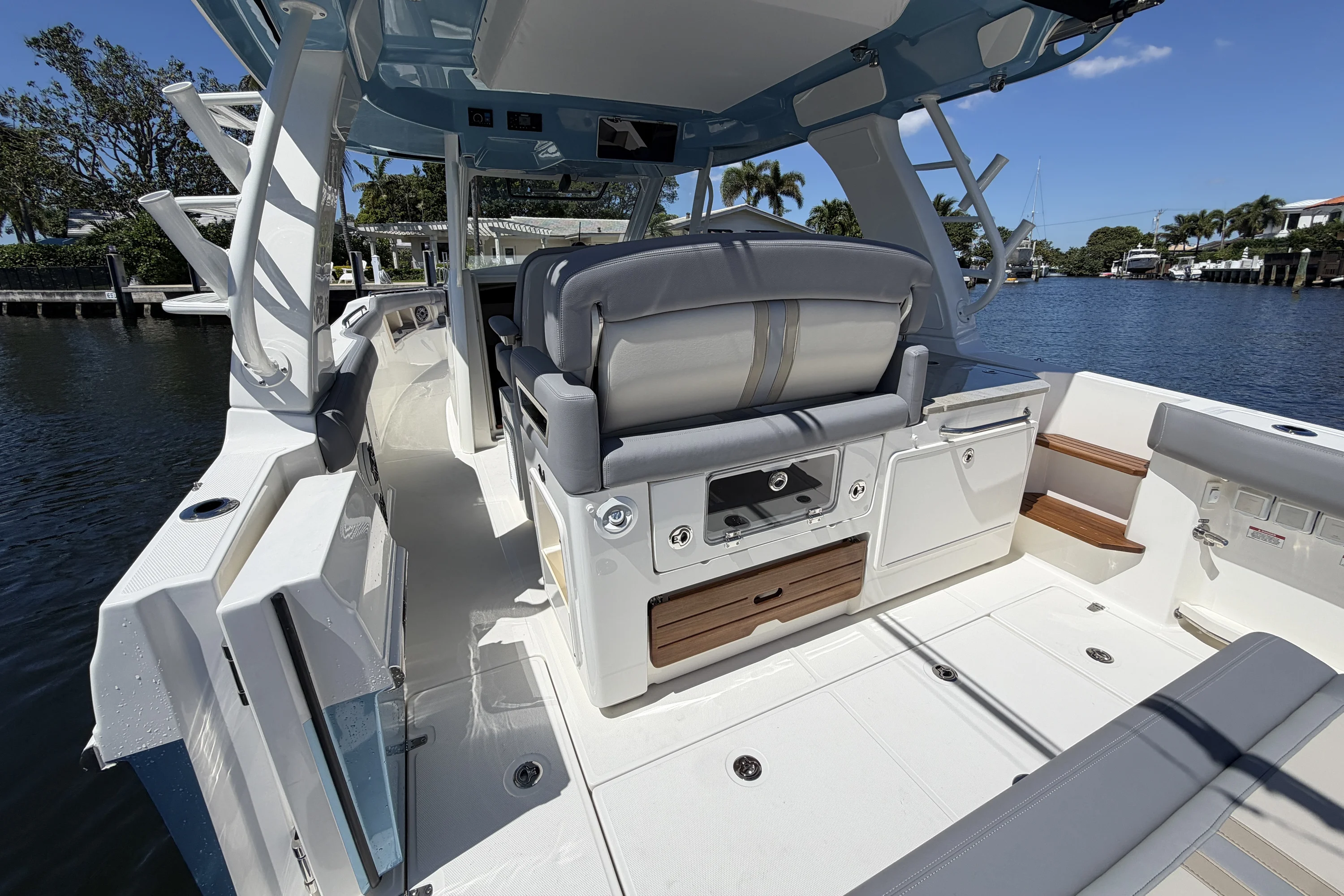 2024 Boston Whaler 350 REALM Image Thumbnail #34