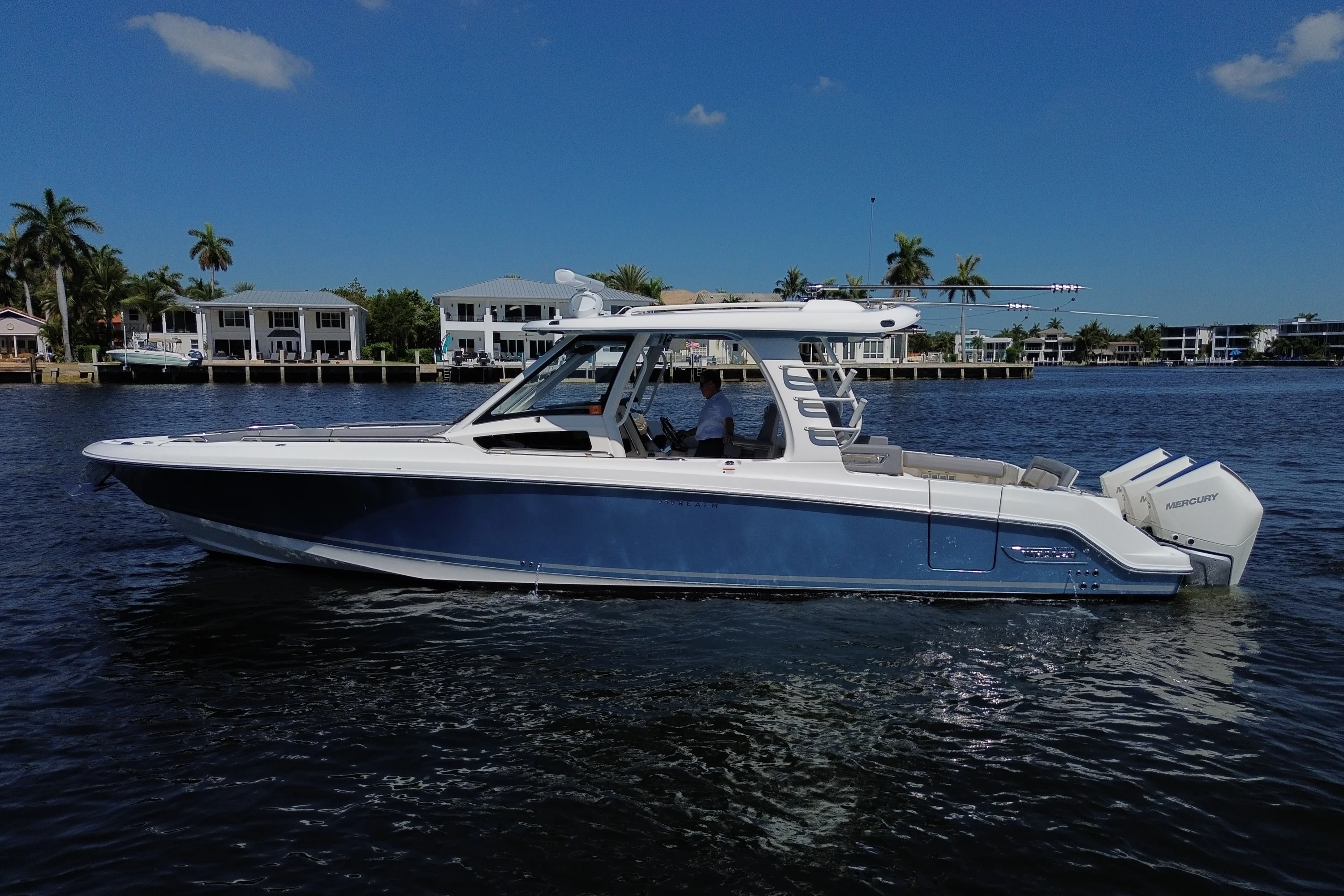 2024 Boston Whaler 350 REALM Image Thumbnail #2