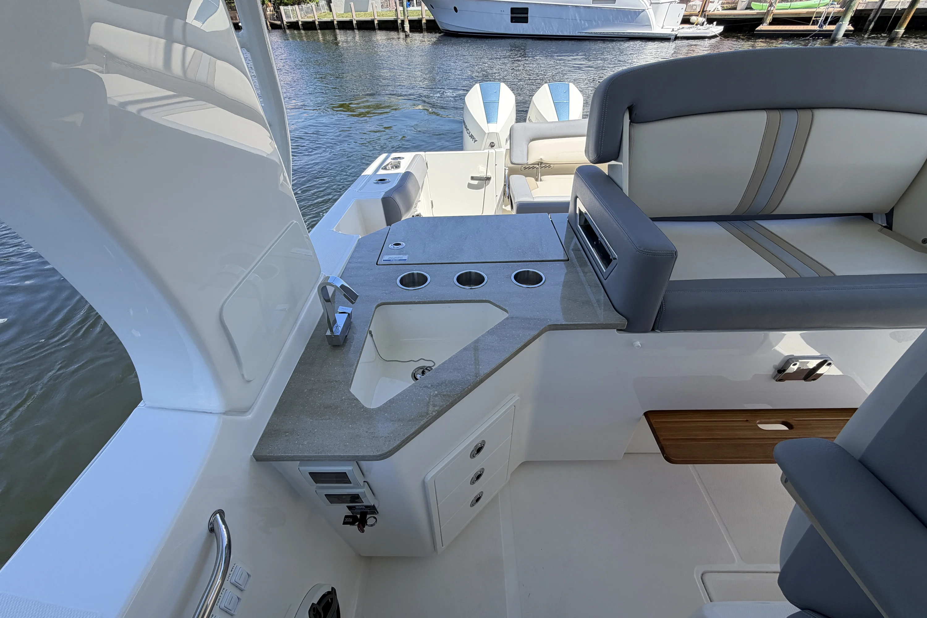 2024 Boston Whaler 350 REALM Image Thumbnail #50