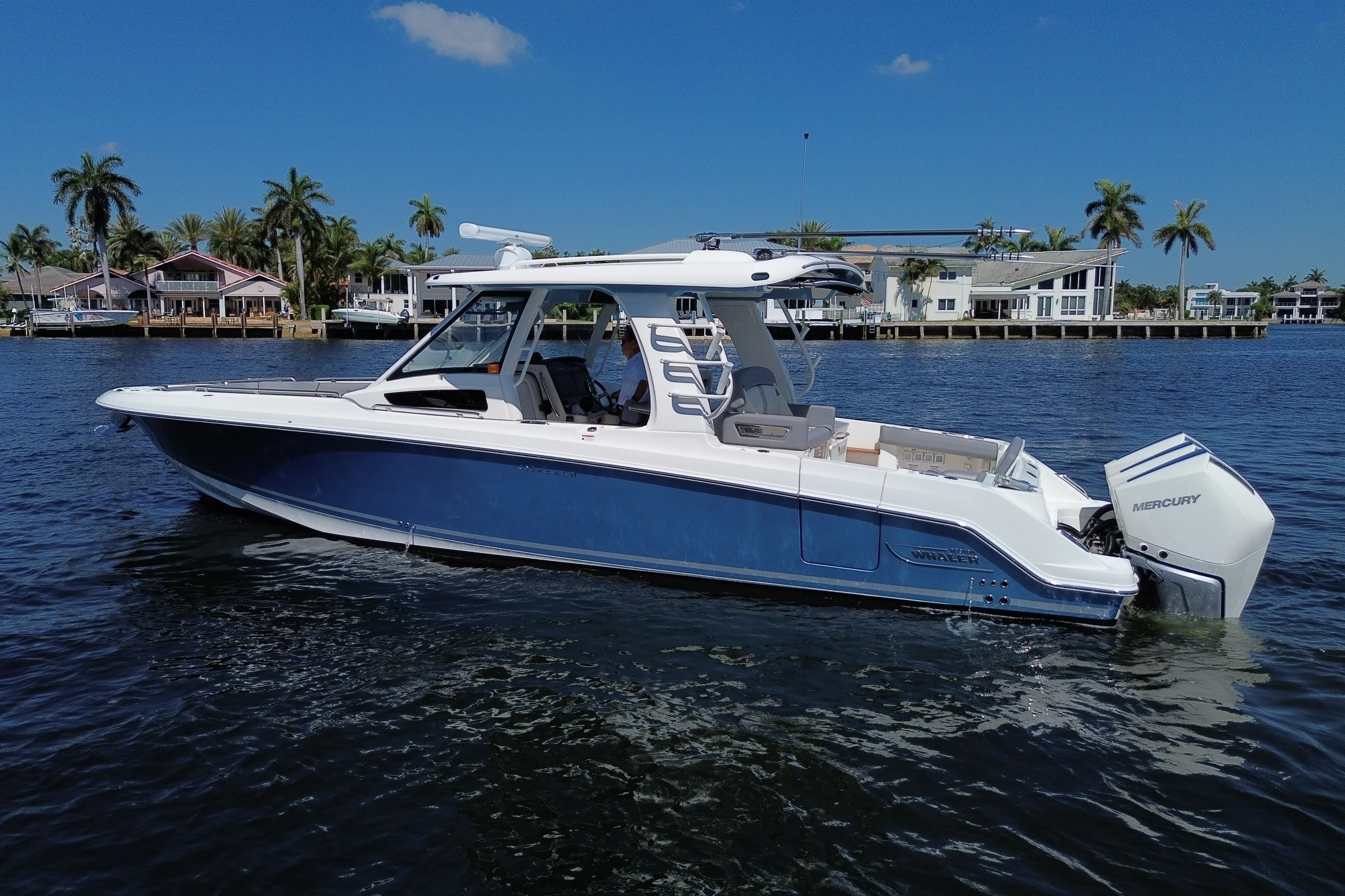 2024 Boston Whaler 350 REALM Image Thumbnail #3