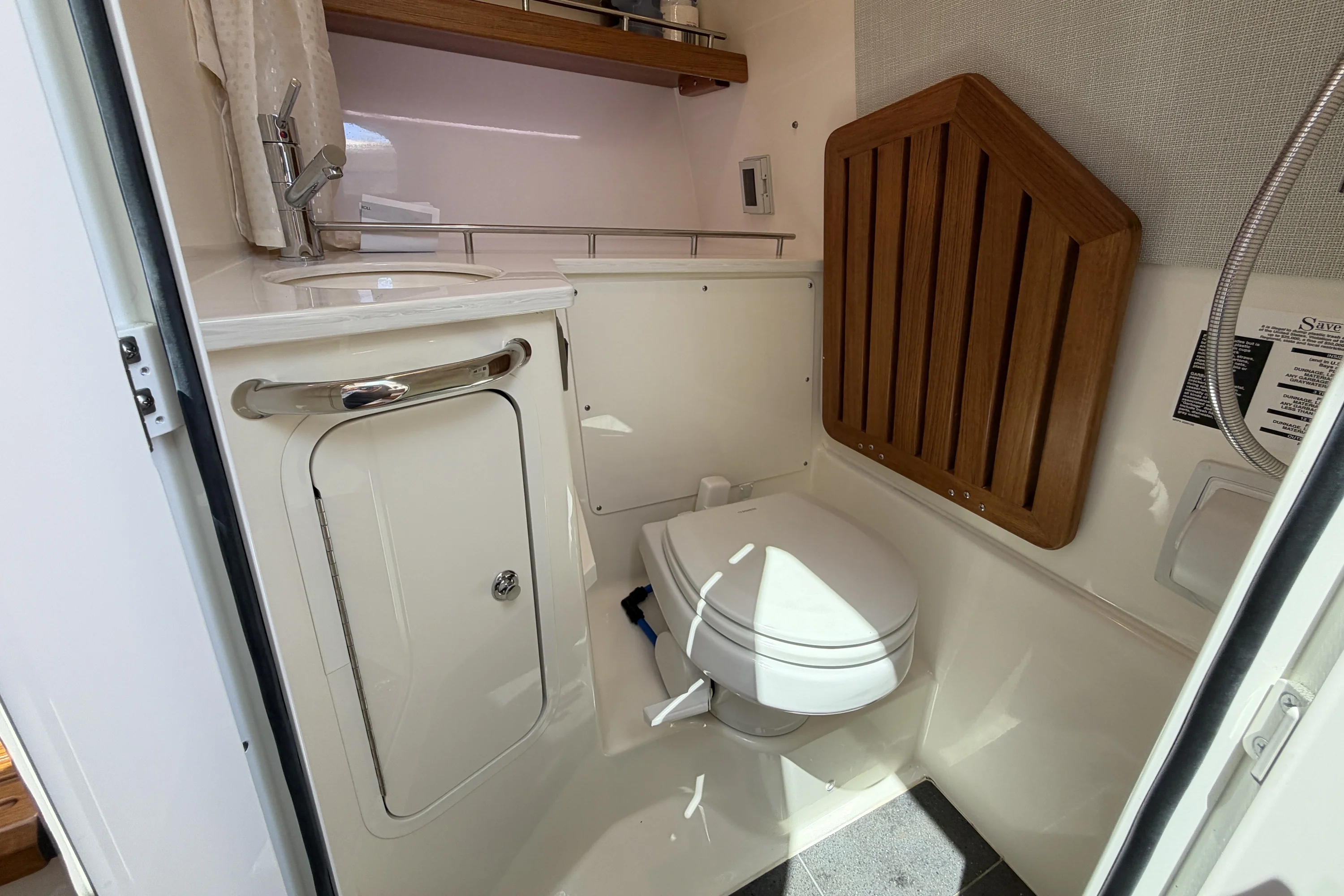 2024 Boston Whaler 350 REALM Image Thumbnail #85