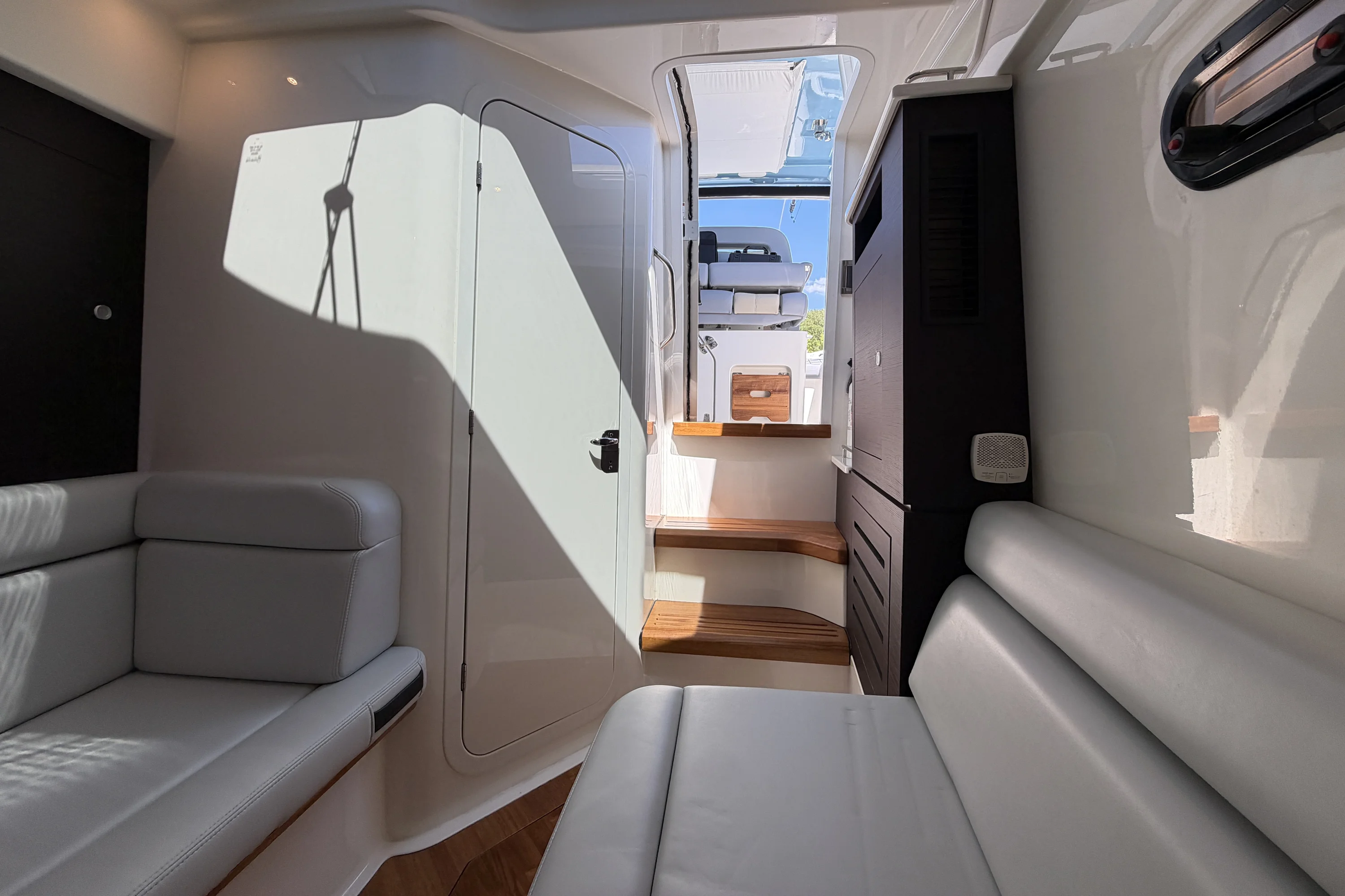 2024 Boston Whaler 350 REALM Image Thumbnail #82
