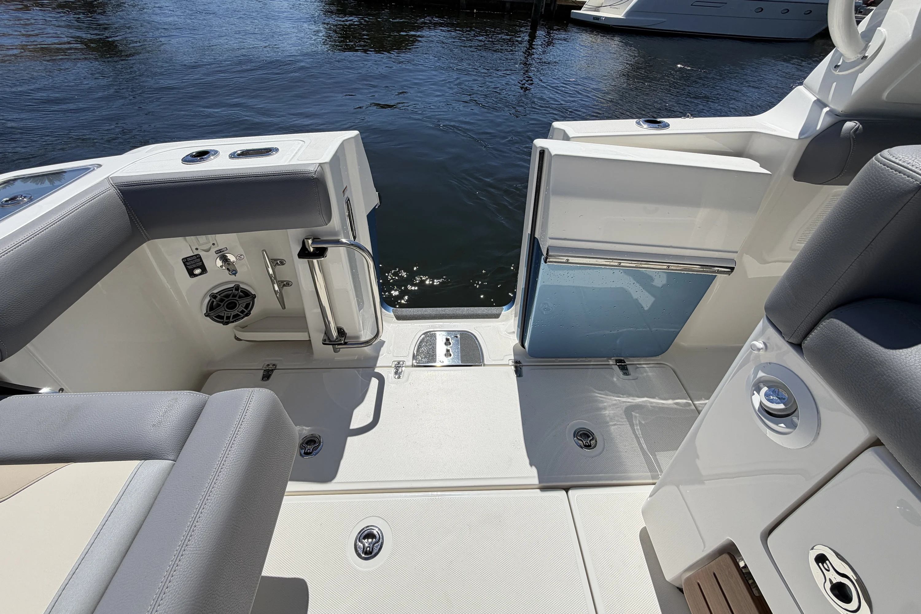 2024 Boston Whaler 350 REALM Image Thumbnail #32