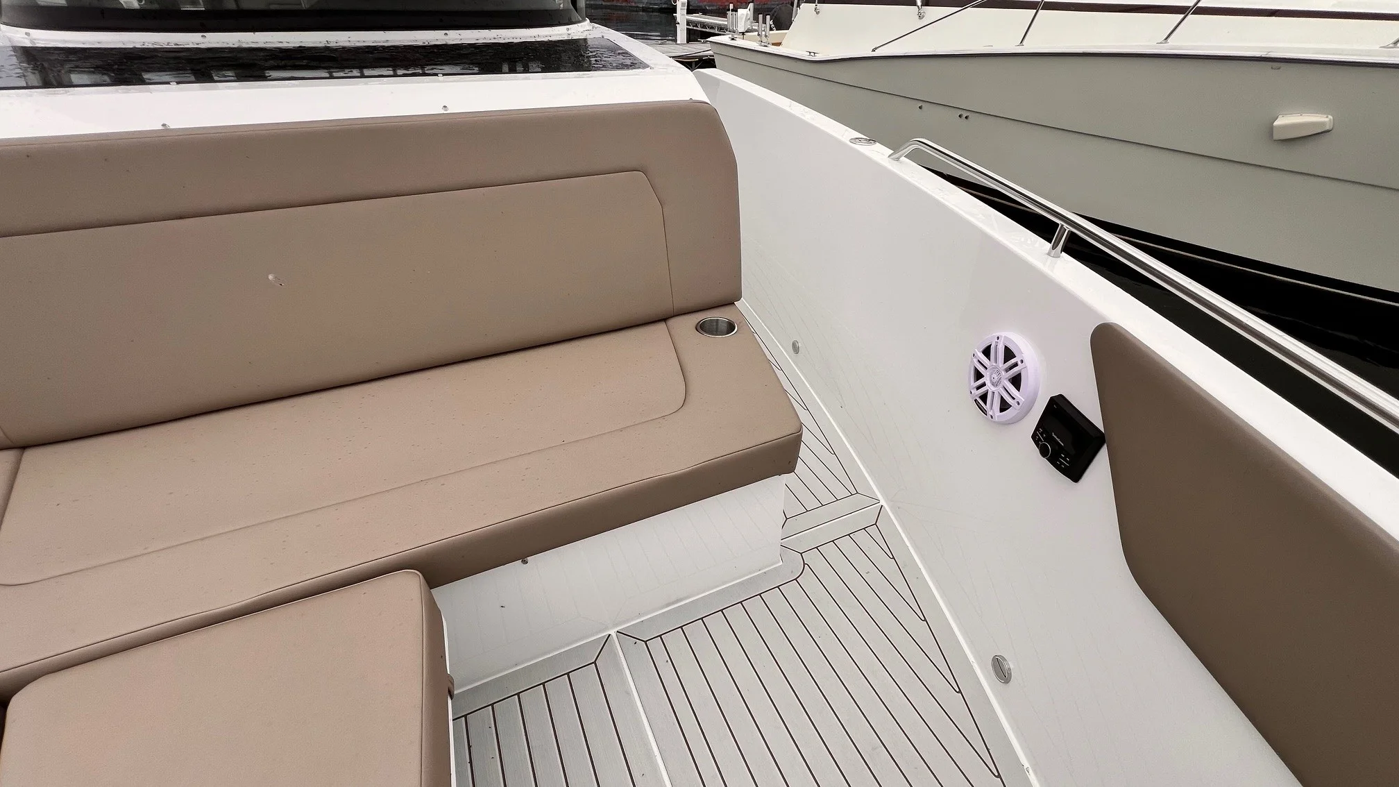 2026 Cruisers Yachts 38 VTR EC Image Thumbnail #32