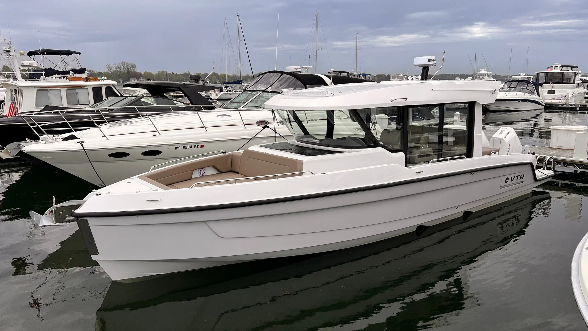 2026 Cruisers Yachts 38 VTR EC Image Thumbnail #4