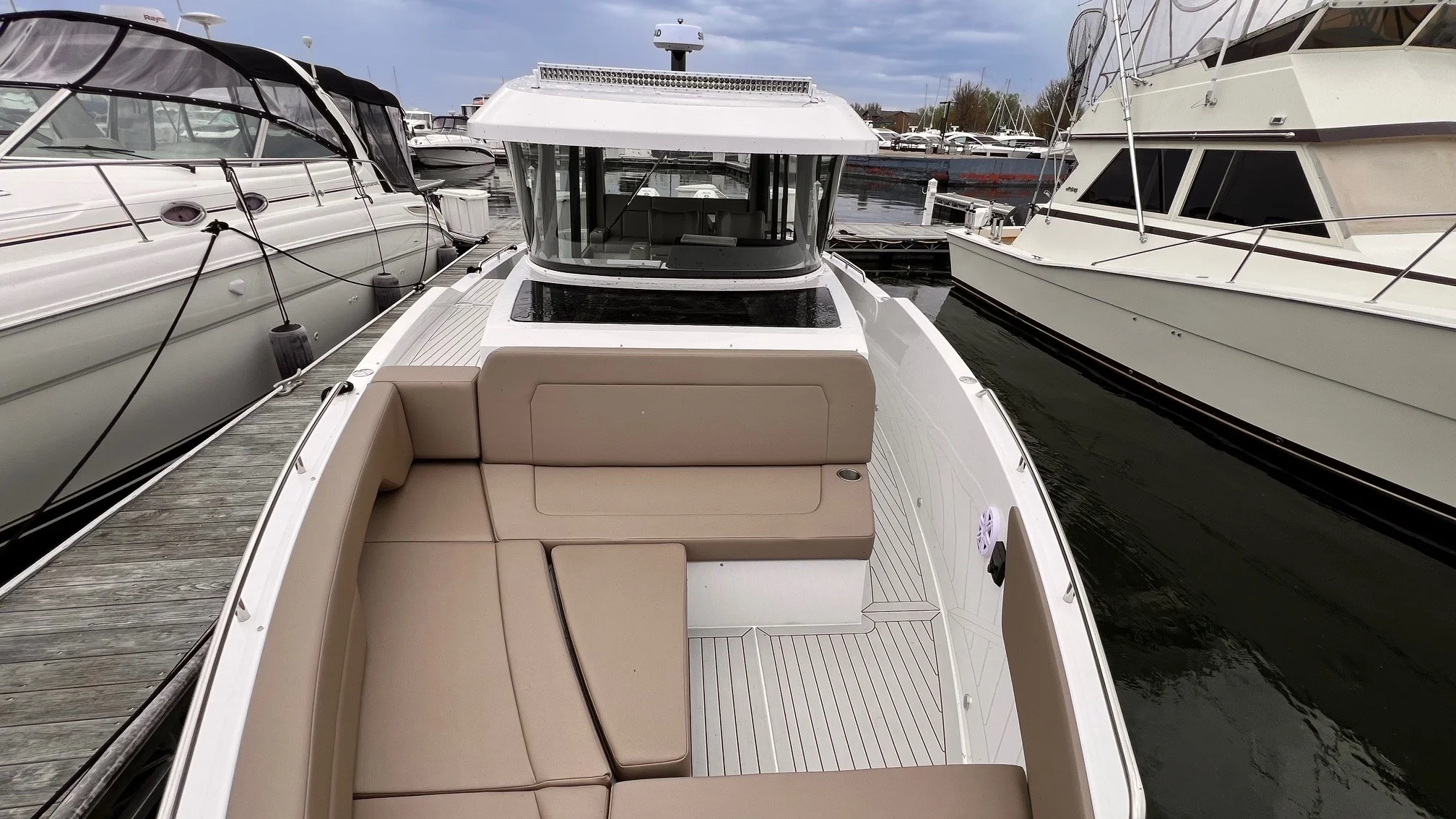 2026 Cruisers Yachts 38 VTR EC Image Thumbnail #30