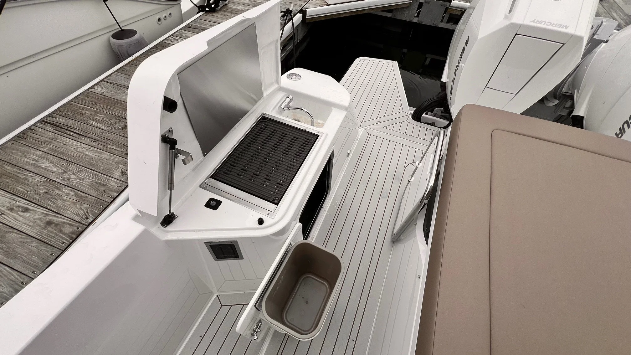 2026 Cruisers Yachts 38 VTR EC Image Thumbnail #9