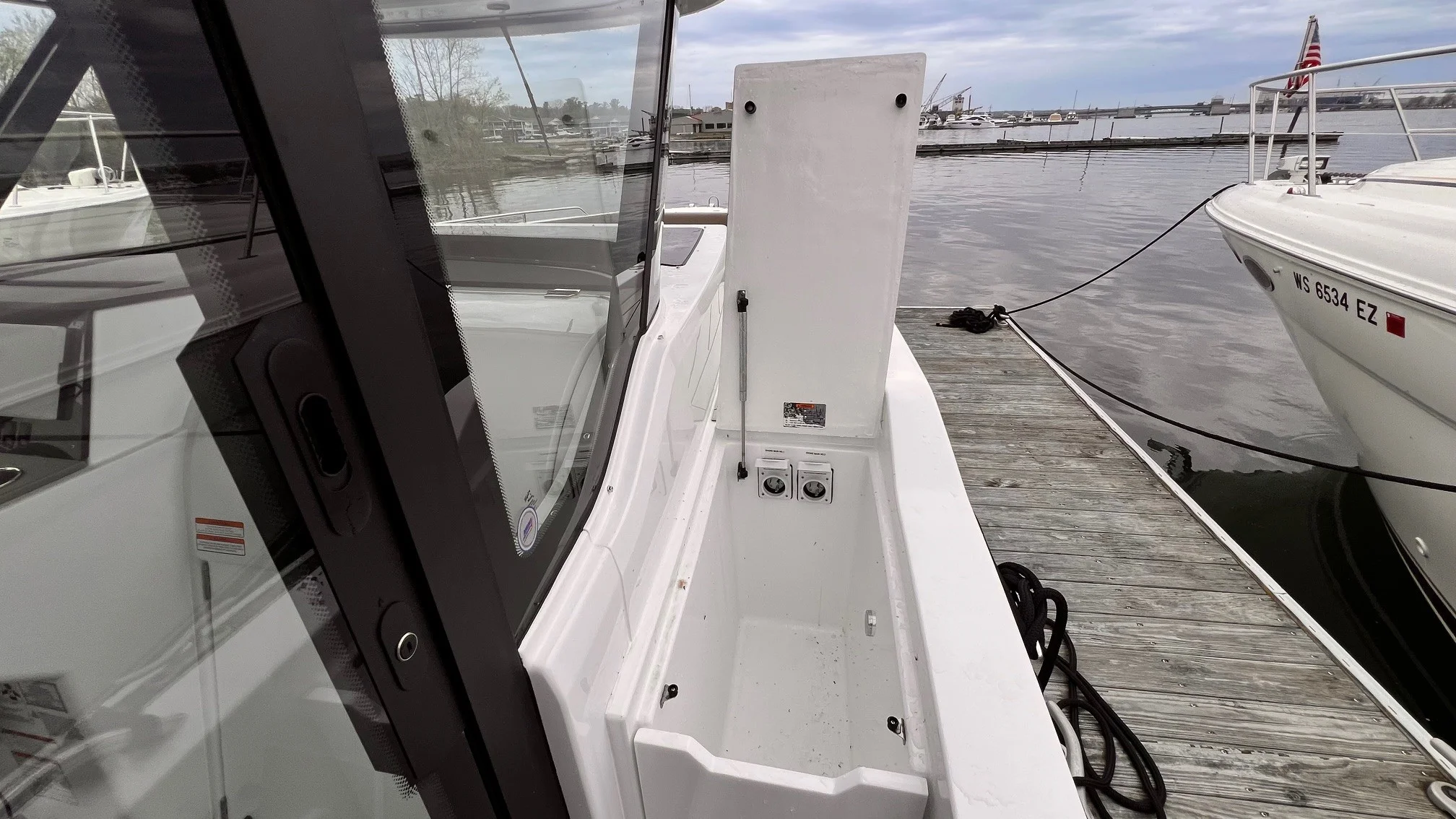 2026 Cruisers Yachts 38 VTR EC Image Thumbnail #12