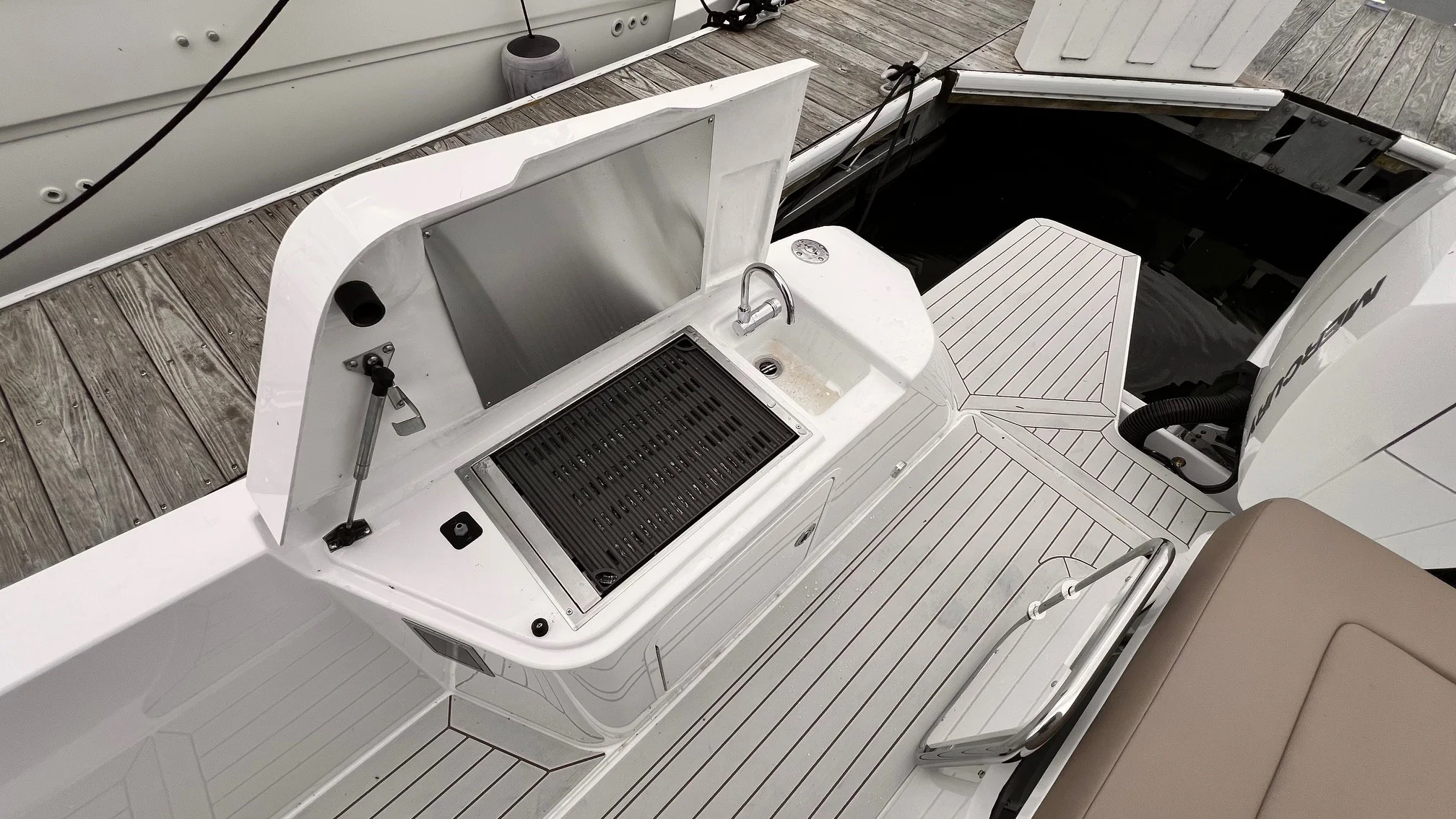 2026 Cruisers Yachts 38 VTR EC Image Thumbnail #8