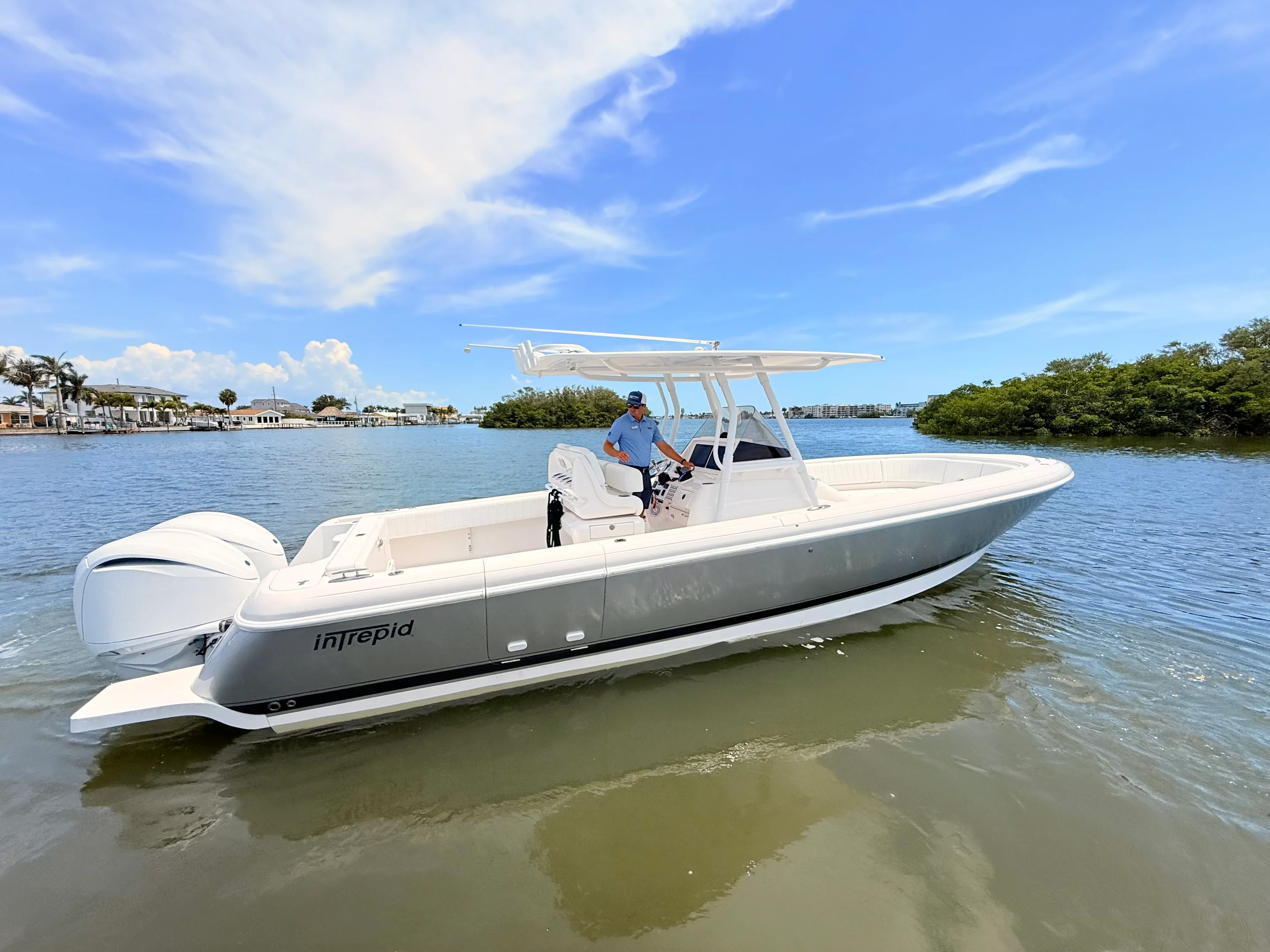 2020 Intrepid 327CC Image Thumbnail #2