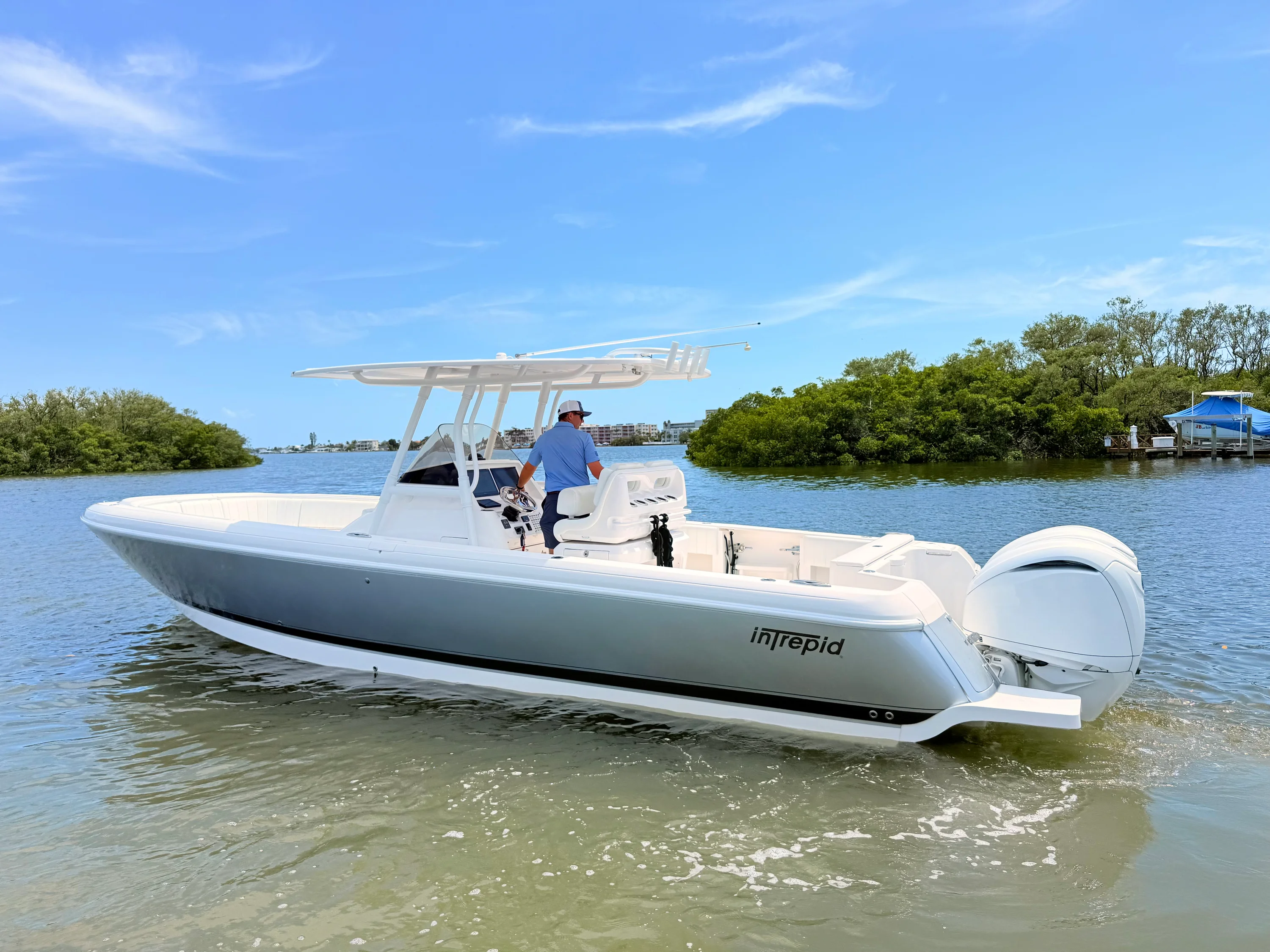 2020 Intrepid 327CC Image Thumbnail #10