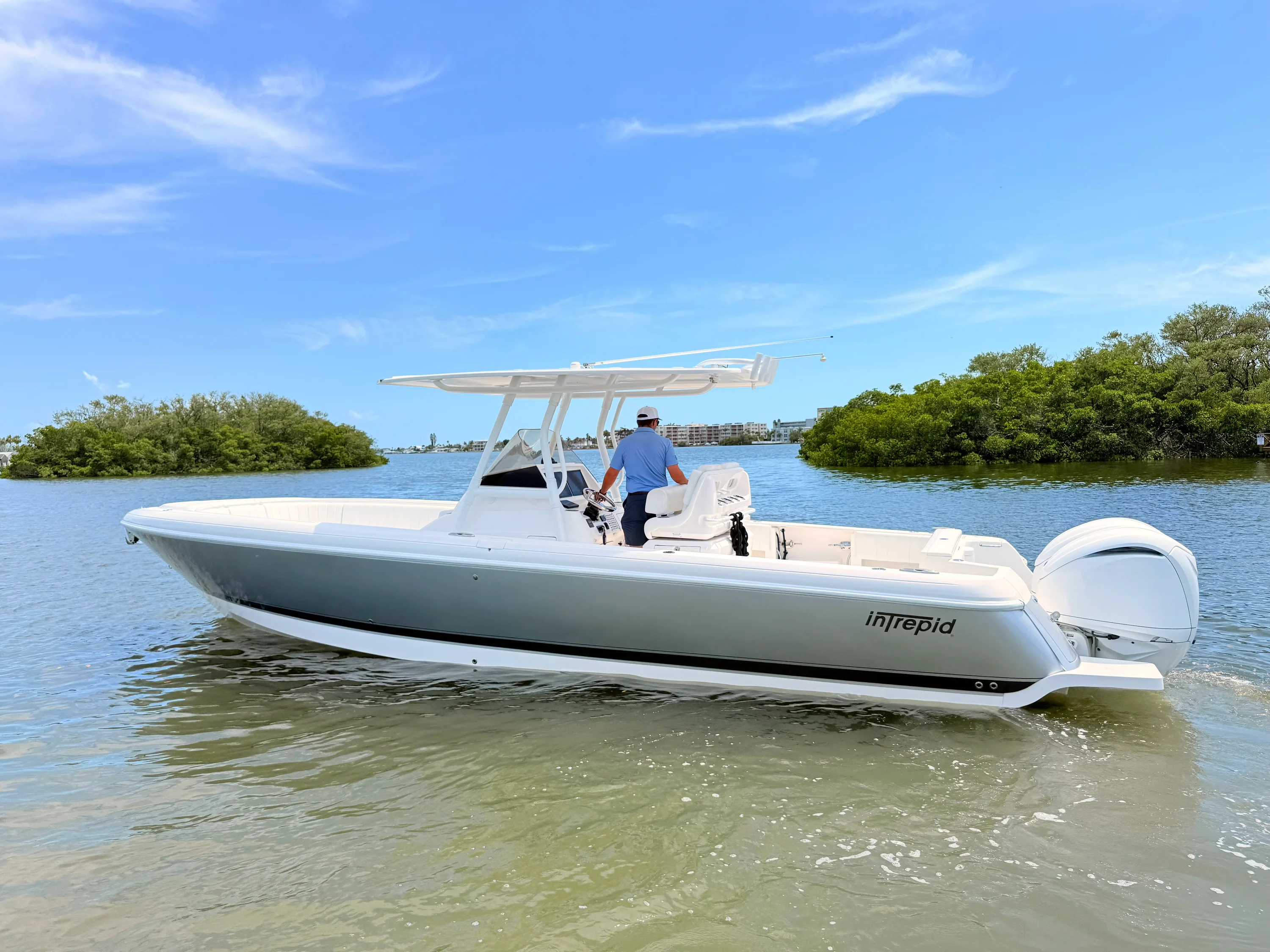 2020 Intrepid 327CC Image Thumbnail #11