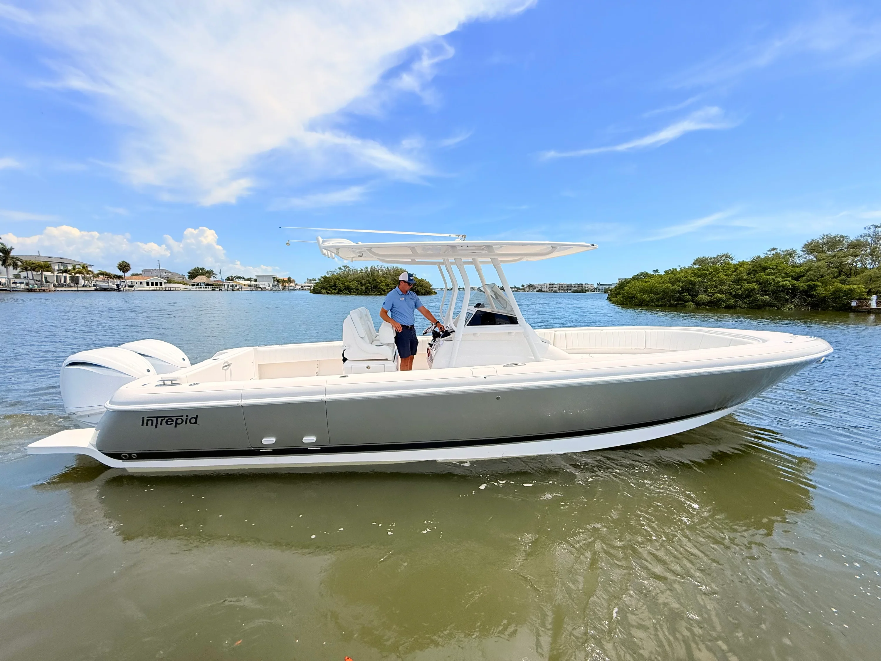 2020 Intrepid 327CC Image Thumbnail #0