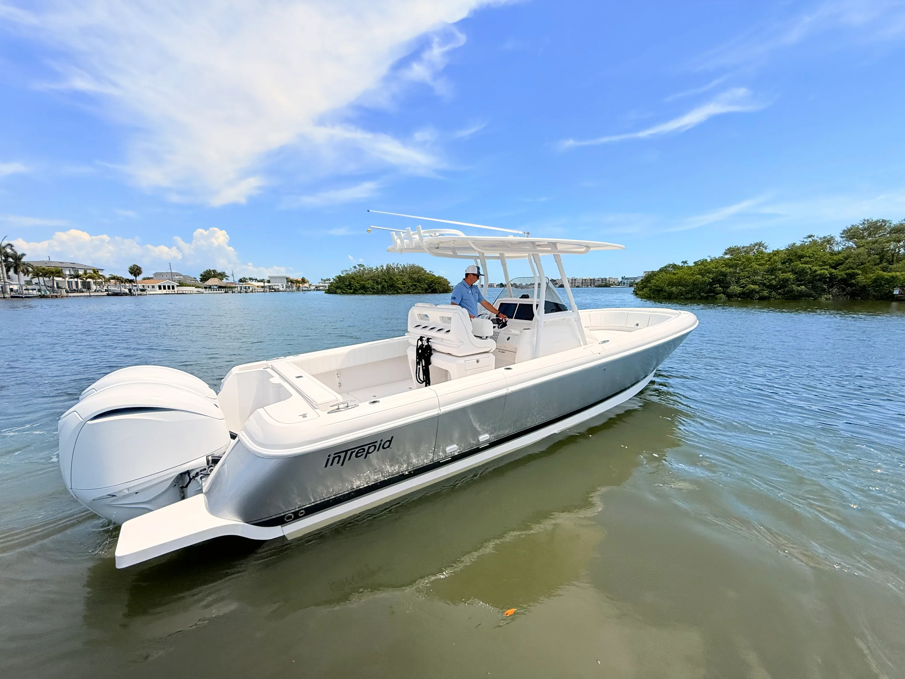 2020 Intrepid 327CC Image Thumbnail #3