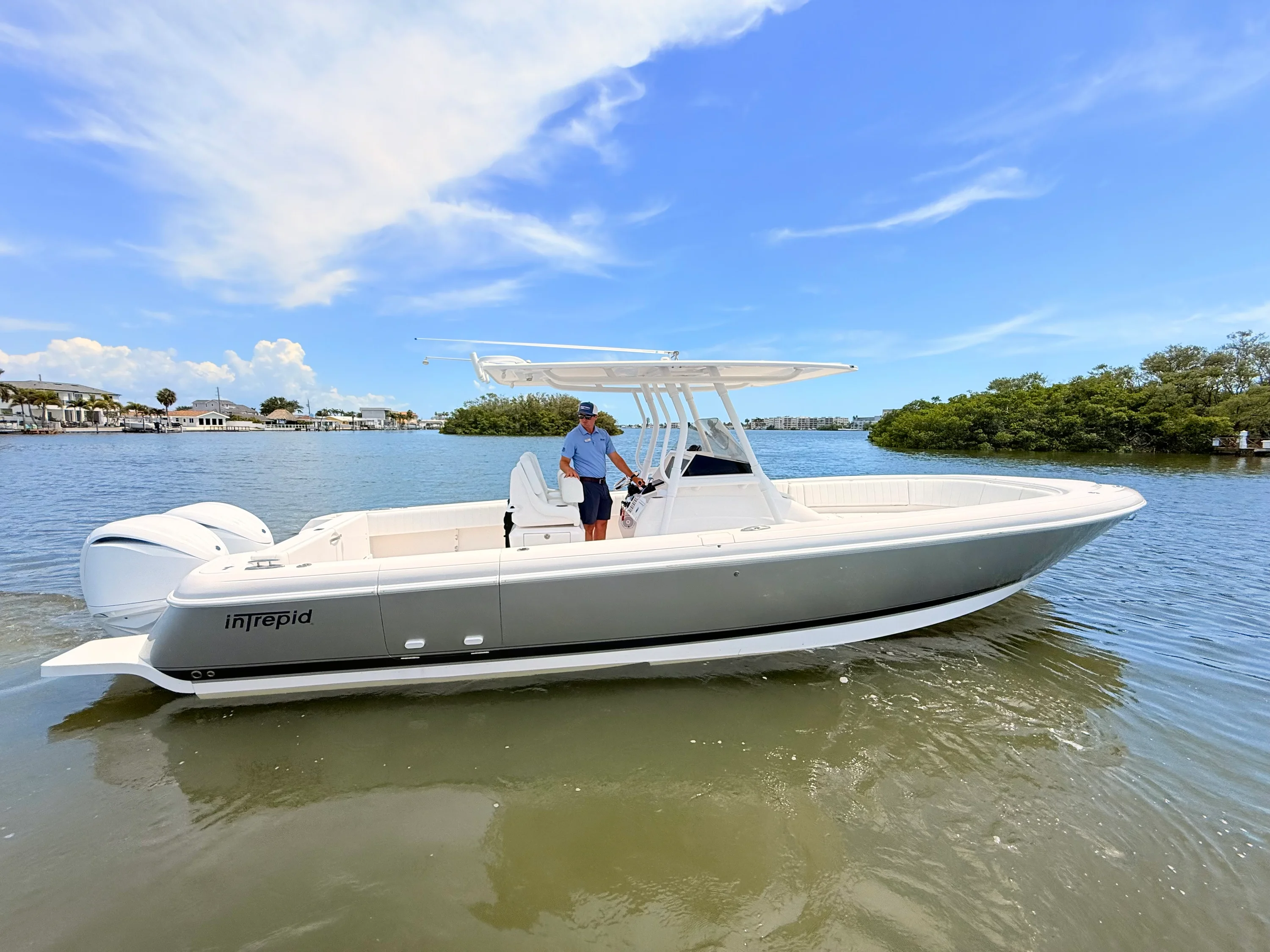 2020 Intrepid 327CC Image Thumbnail #1