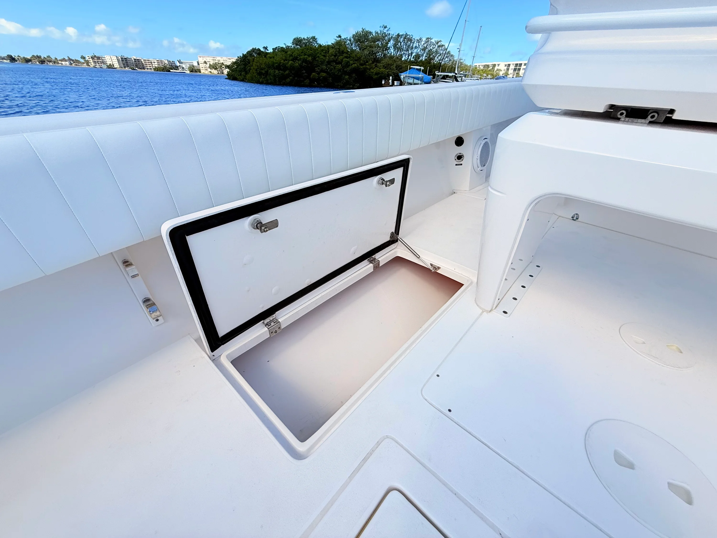 2020 Intrepid 327CC Image Thumbnail #33