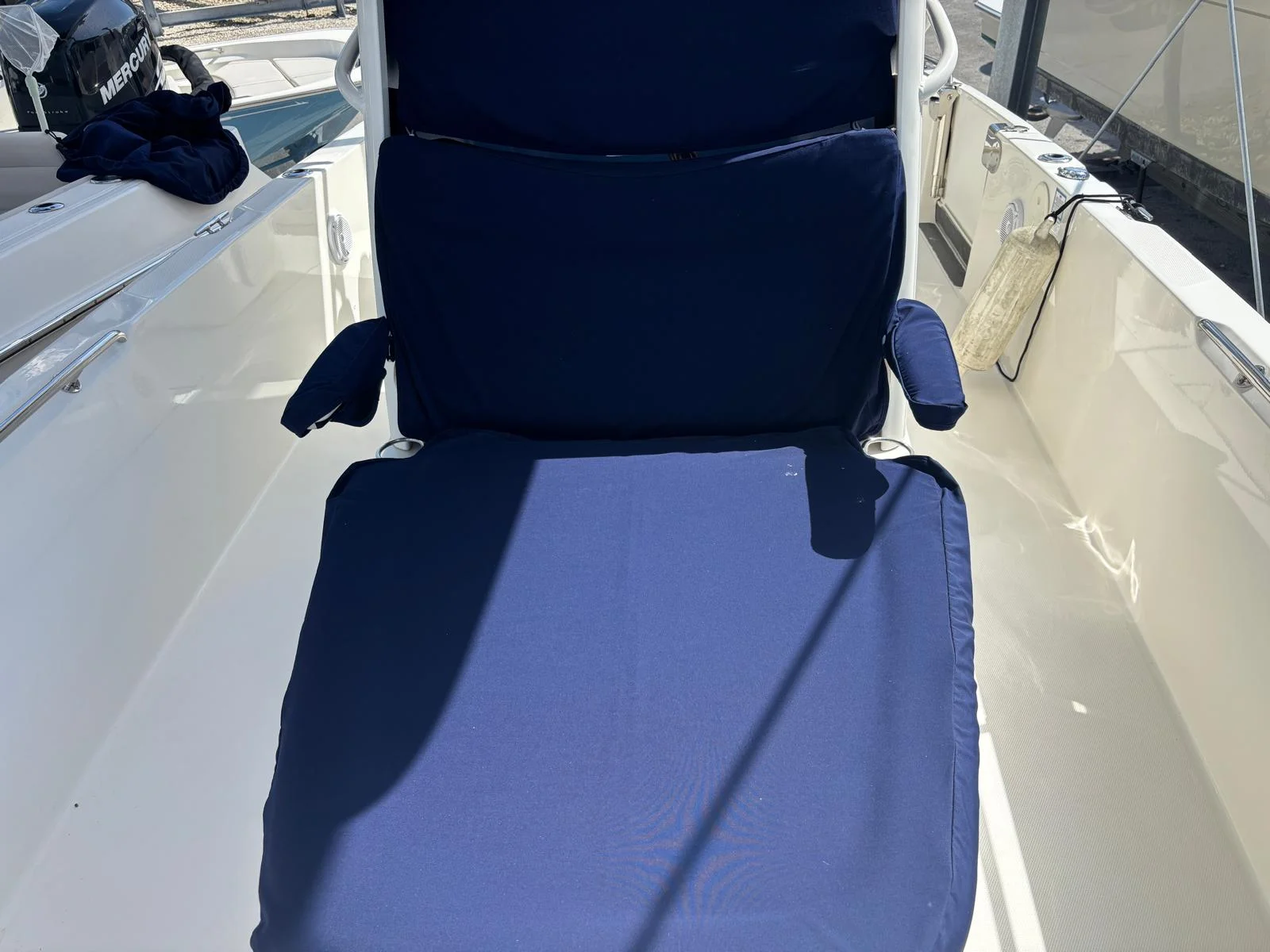 2020 Boston Whaler 270 DAUNTLESS Image Thumbnail #10
