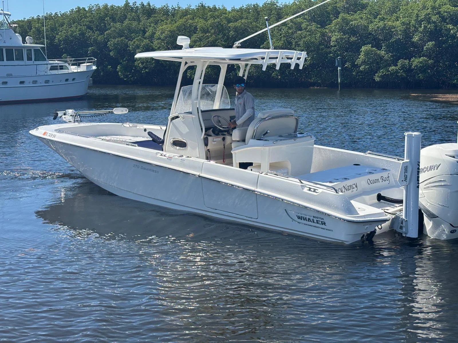 2020 Boston Whaler 270 DAUNTLESS Image Thumbnail #3