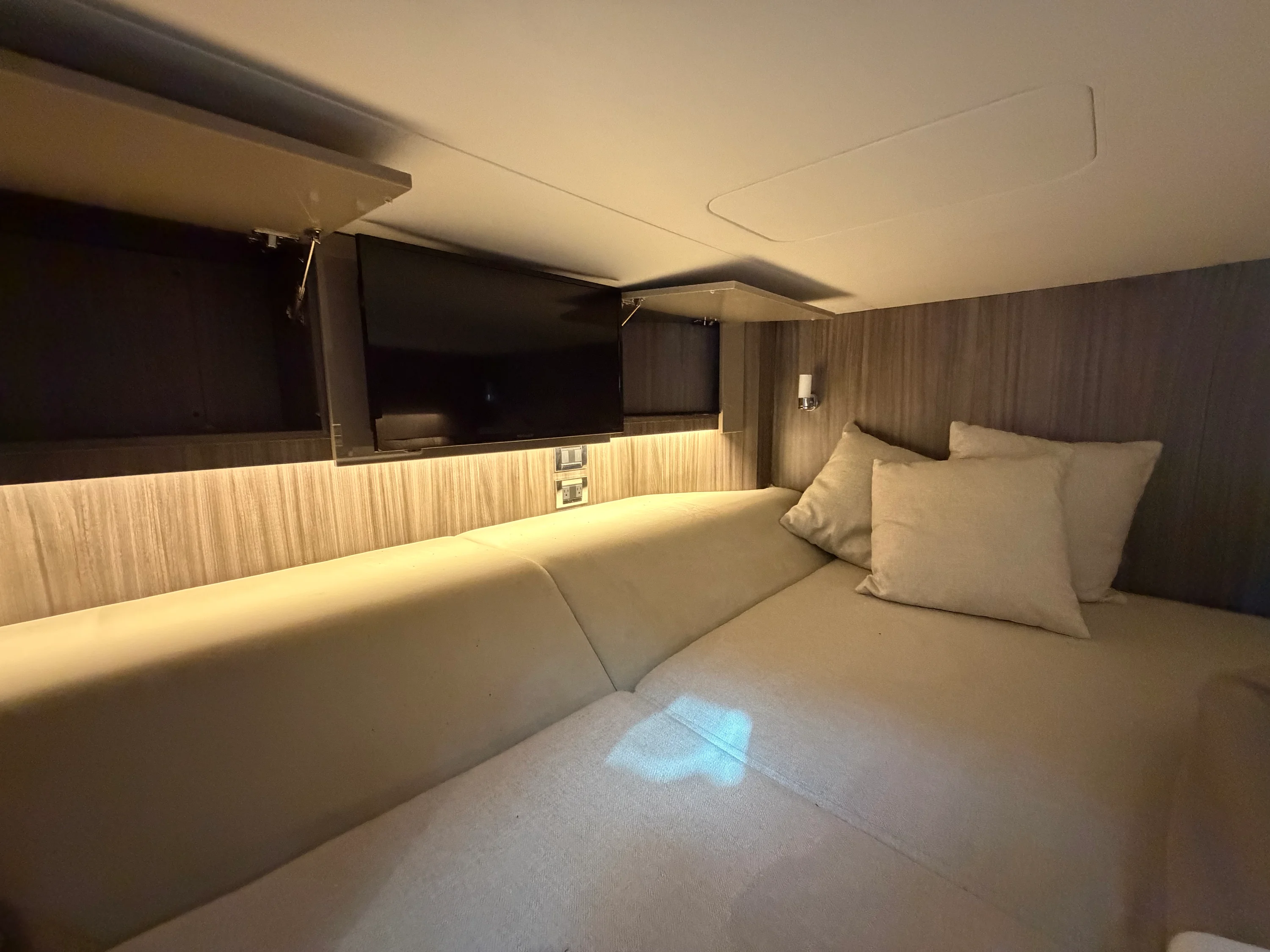 2020 Sea Ray 400 SLX OB Image Thumbnail #36