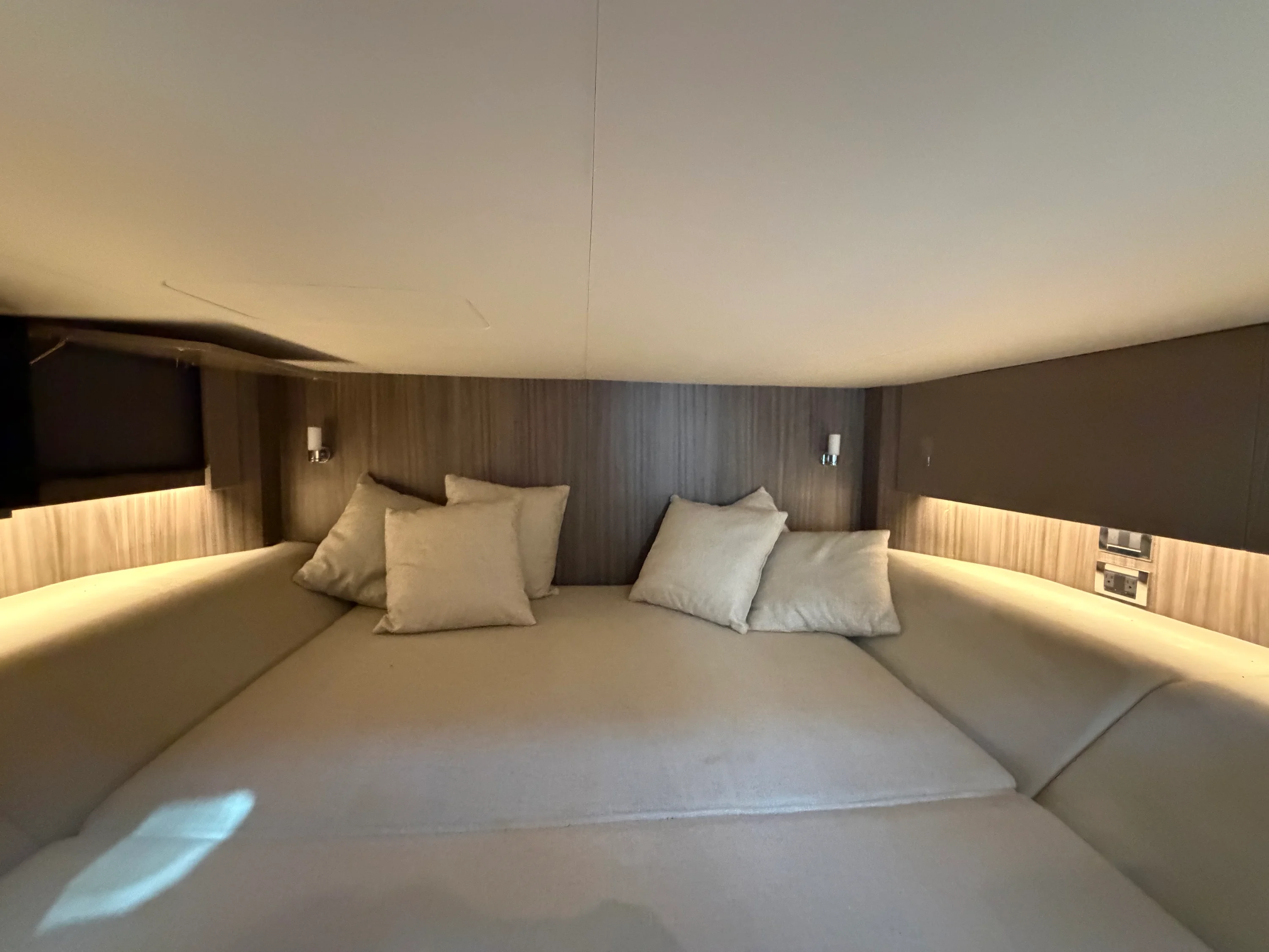 2020 Sea Ray 400 SLX OB Image Thumbnail #38