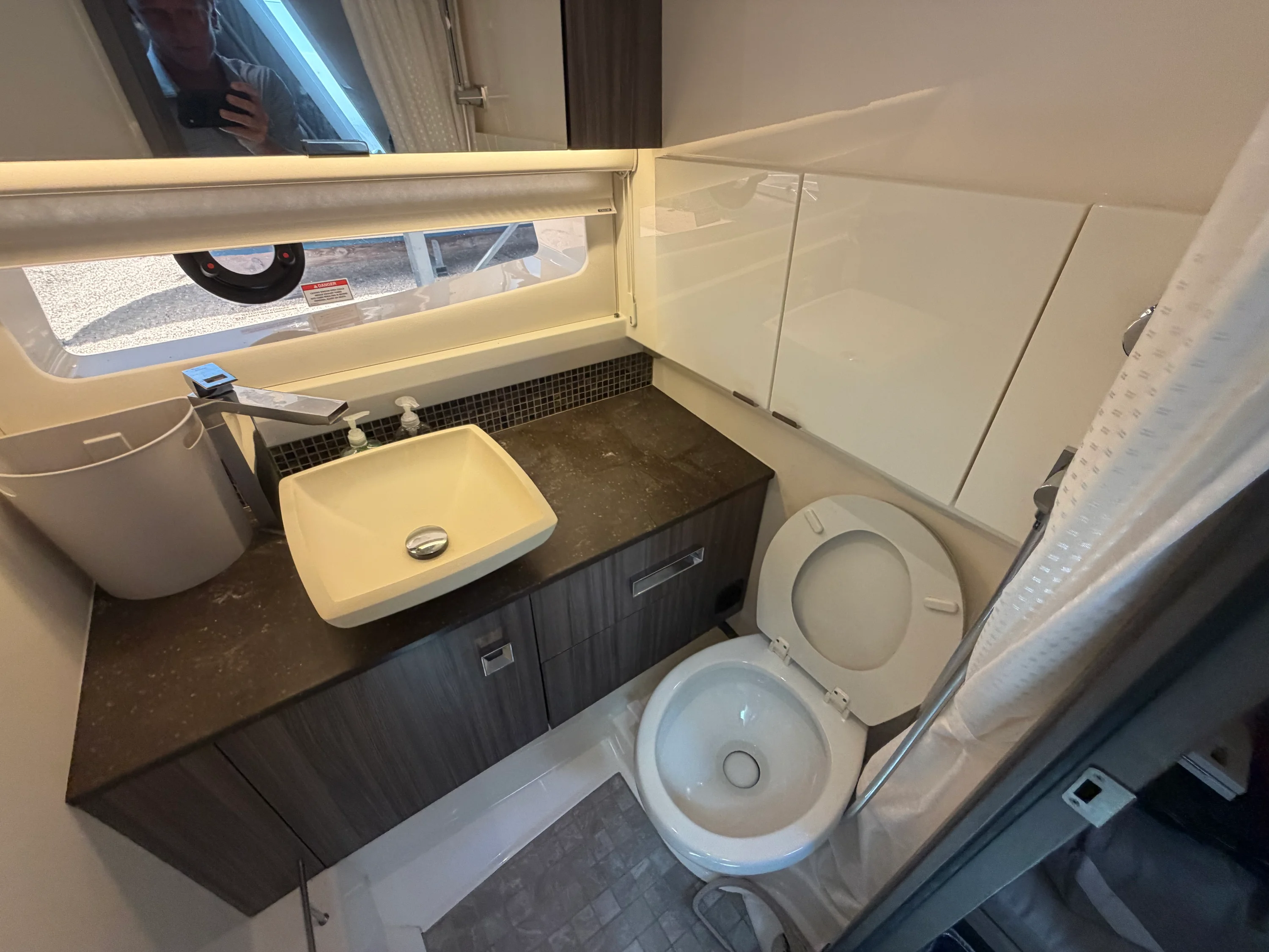 2020 Sea Ray 400 SLX OB Image Thumbnail #57
