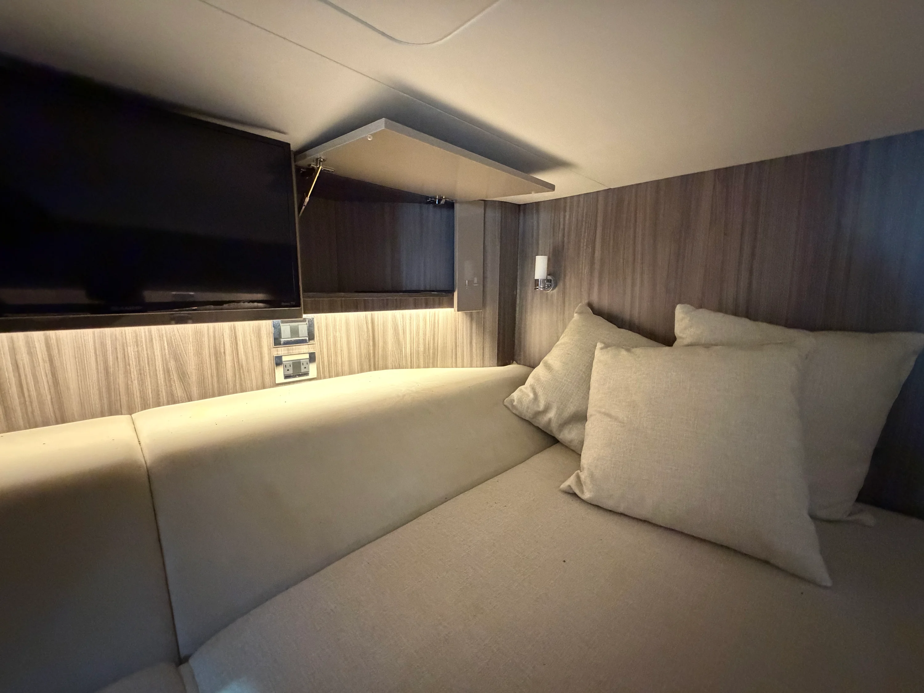 2020 Sea Ray 400 SLX OB Image Thumbnail #37