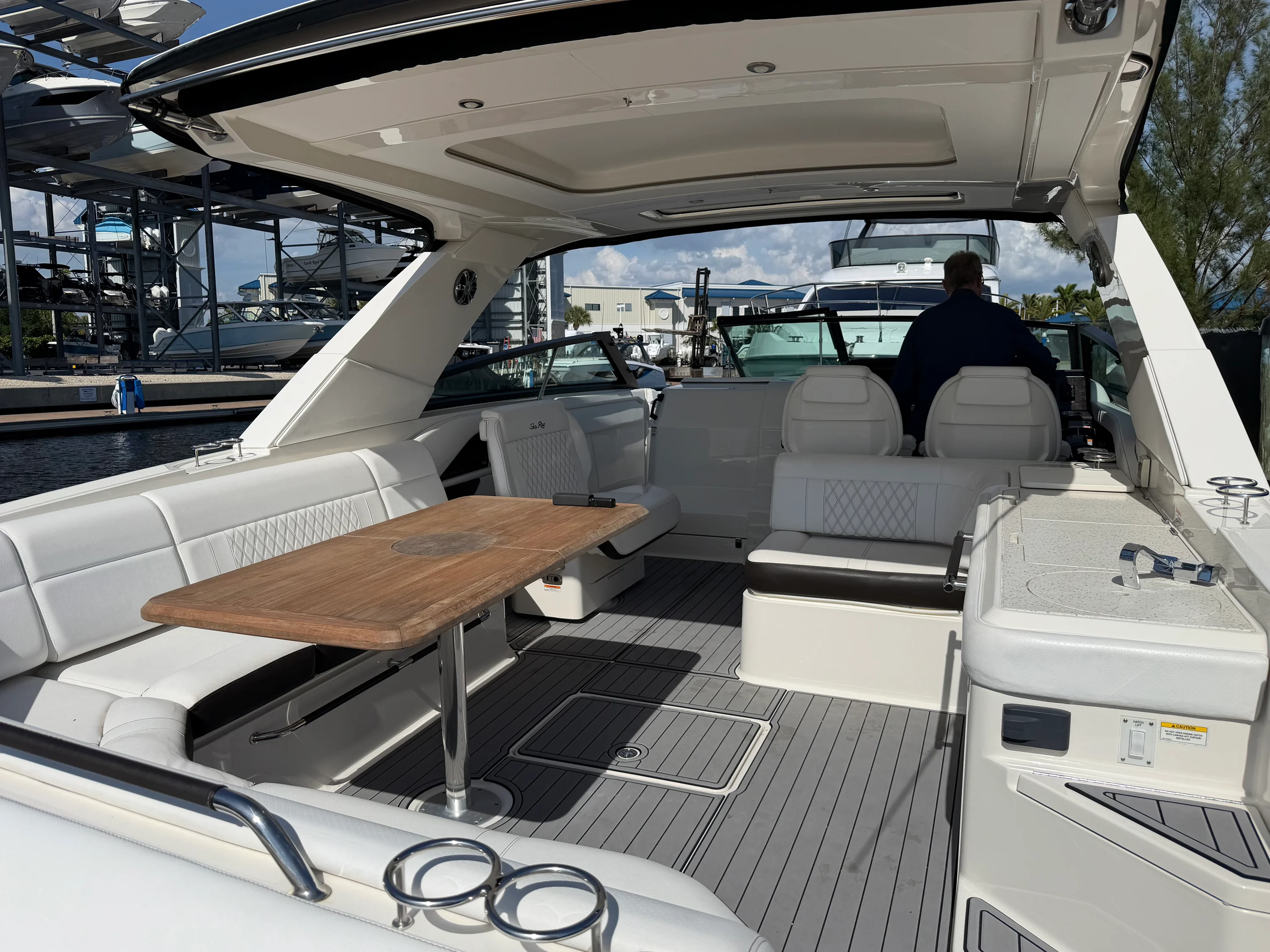 2020 Sea Ray 400 SLX OB Image Thumbnail #9