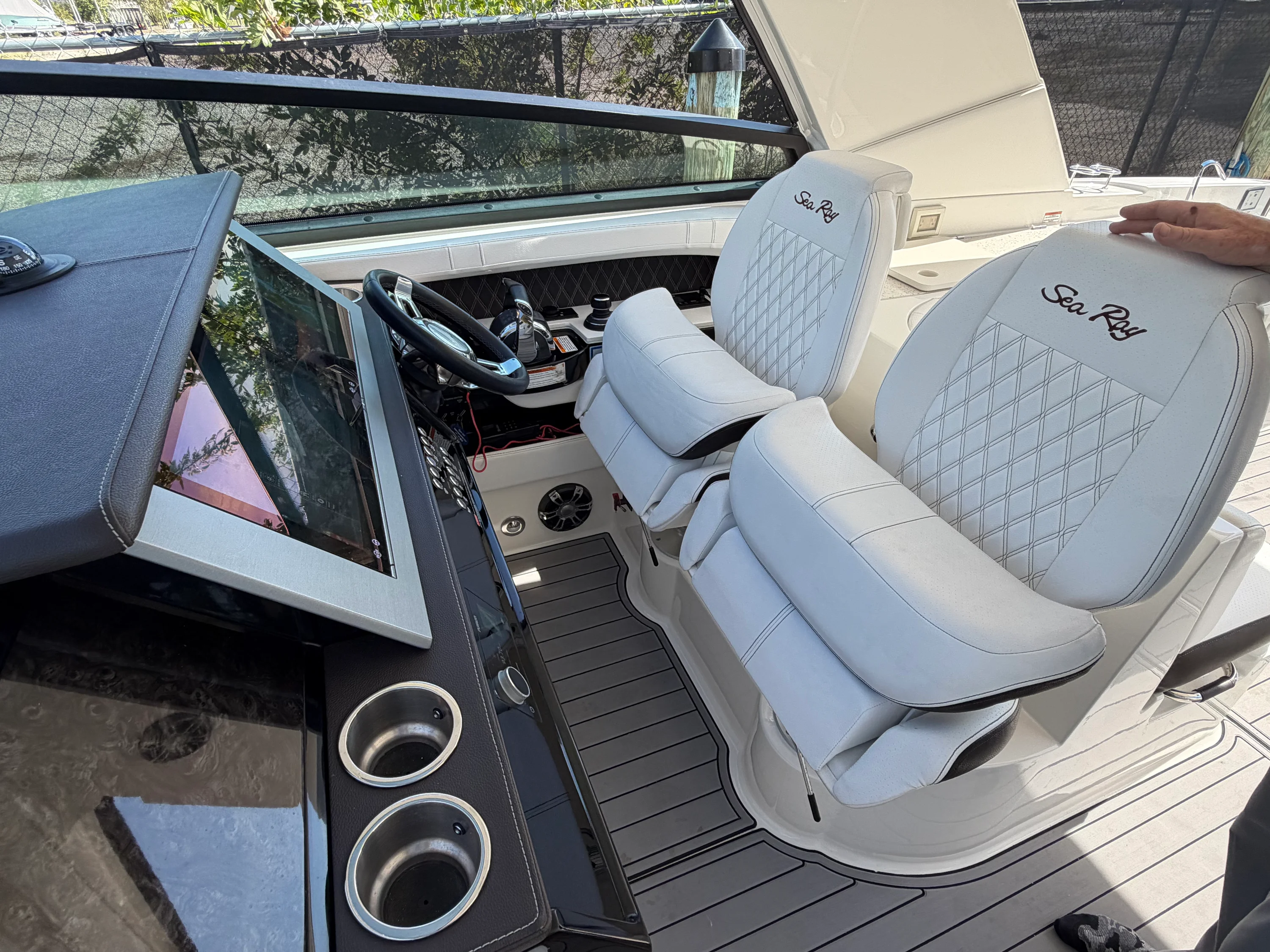 2020 Sea Ray 400 SLX OB Image Thumbnail #17