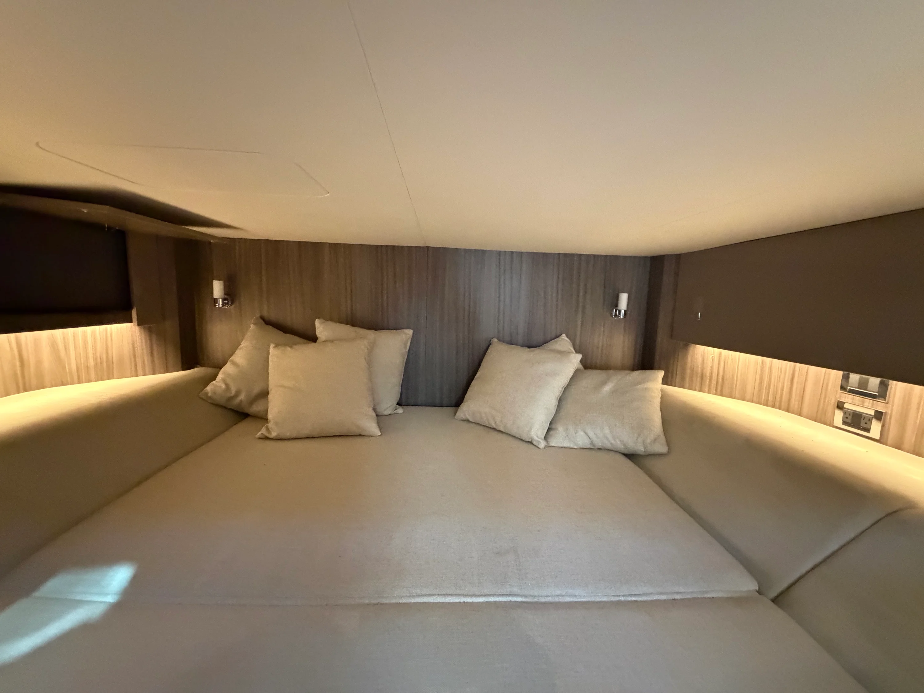 2020 Sea Ray 400 SLX OB Image Thumbnail #43