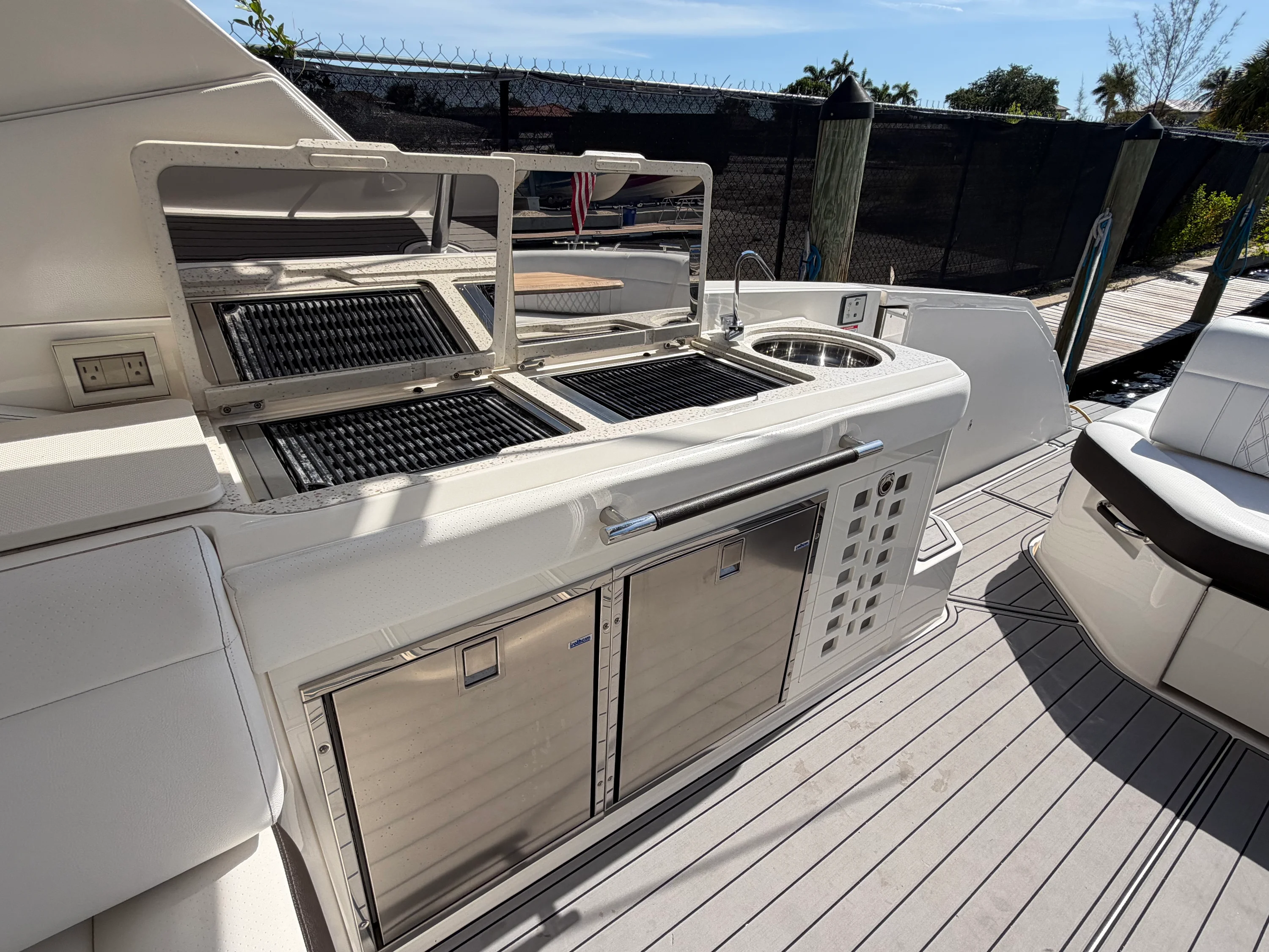 2020 Sea Ray 400 SLX OB Image Thumbnail #13