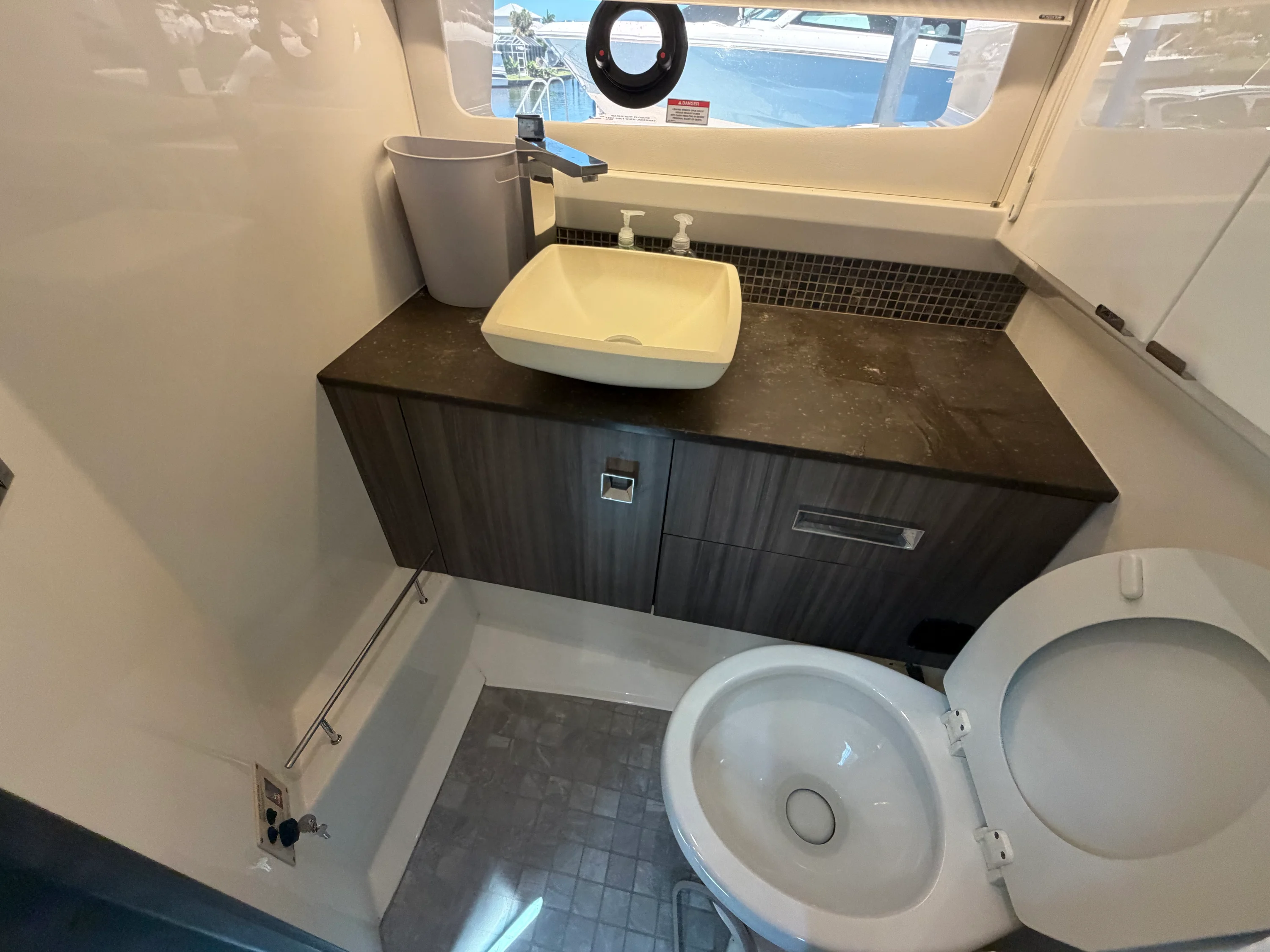 2020 Sea Ray 400 SLX OB Image Thumbnail #54