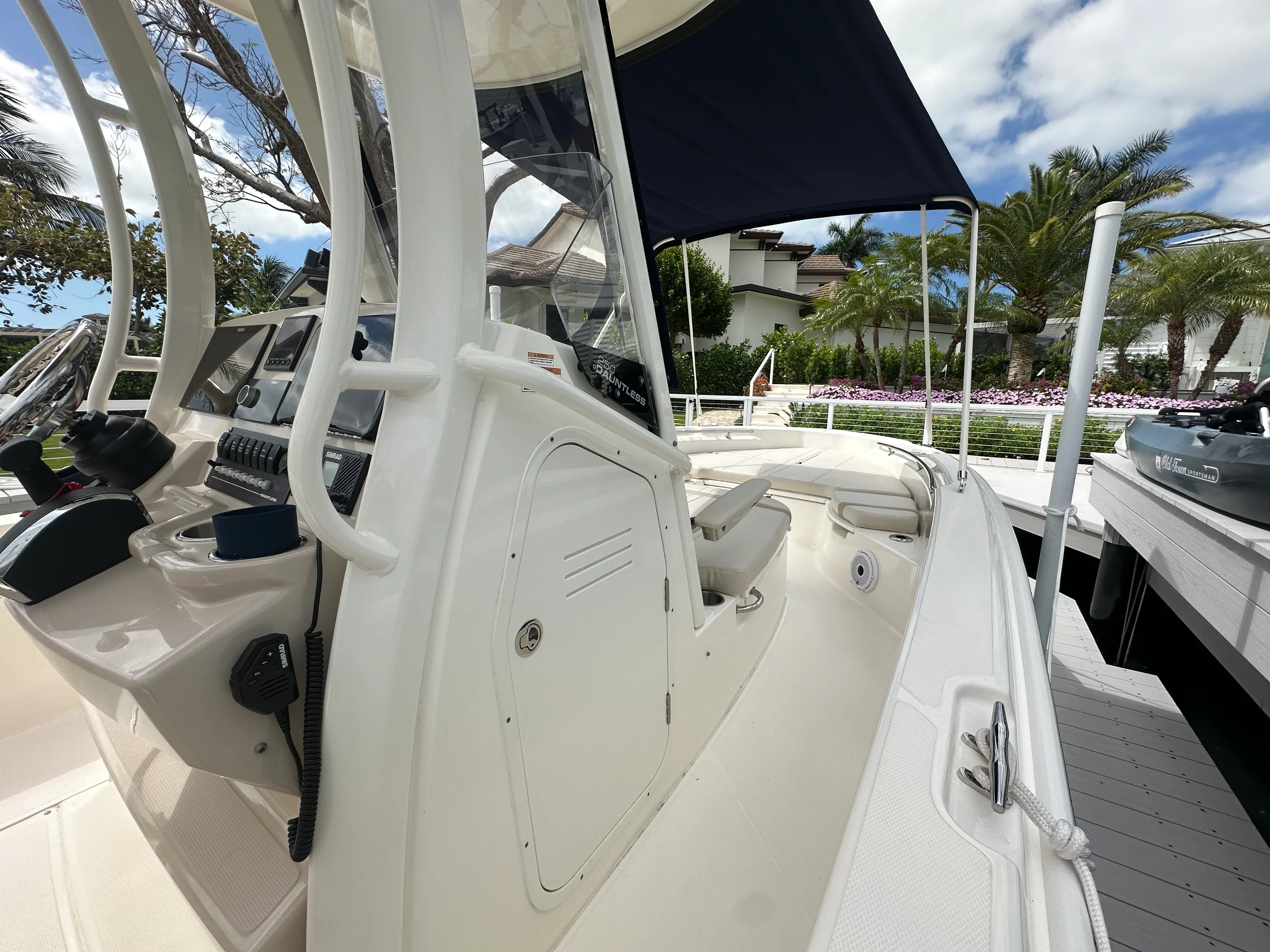 2024 Boston Whaler 250 DAUNTLESS Image Thumbnail #24