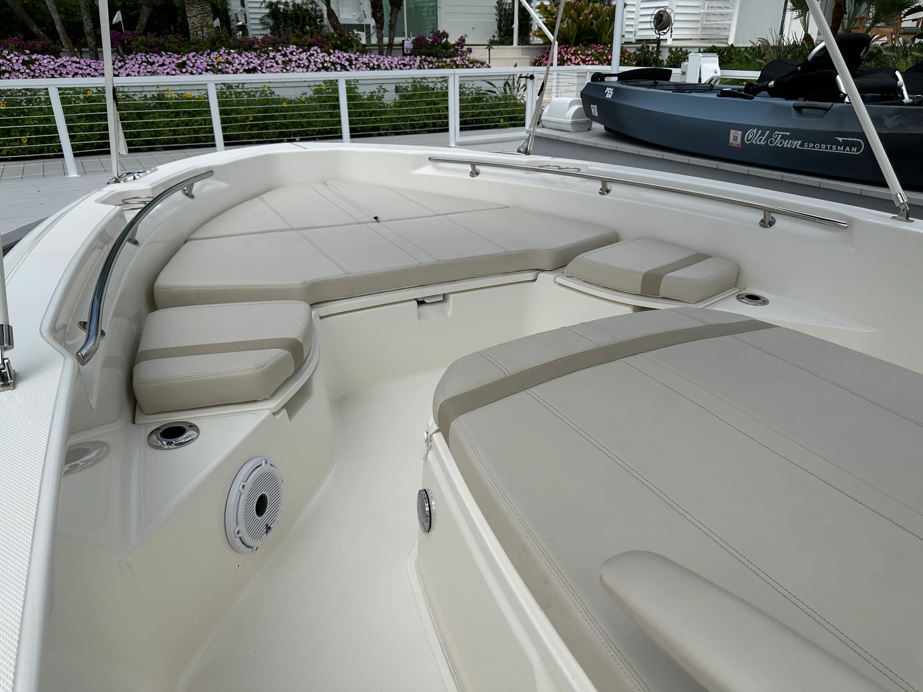2024 Boston Whaler 250 DAUNTLESS Image Thumbnail #16