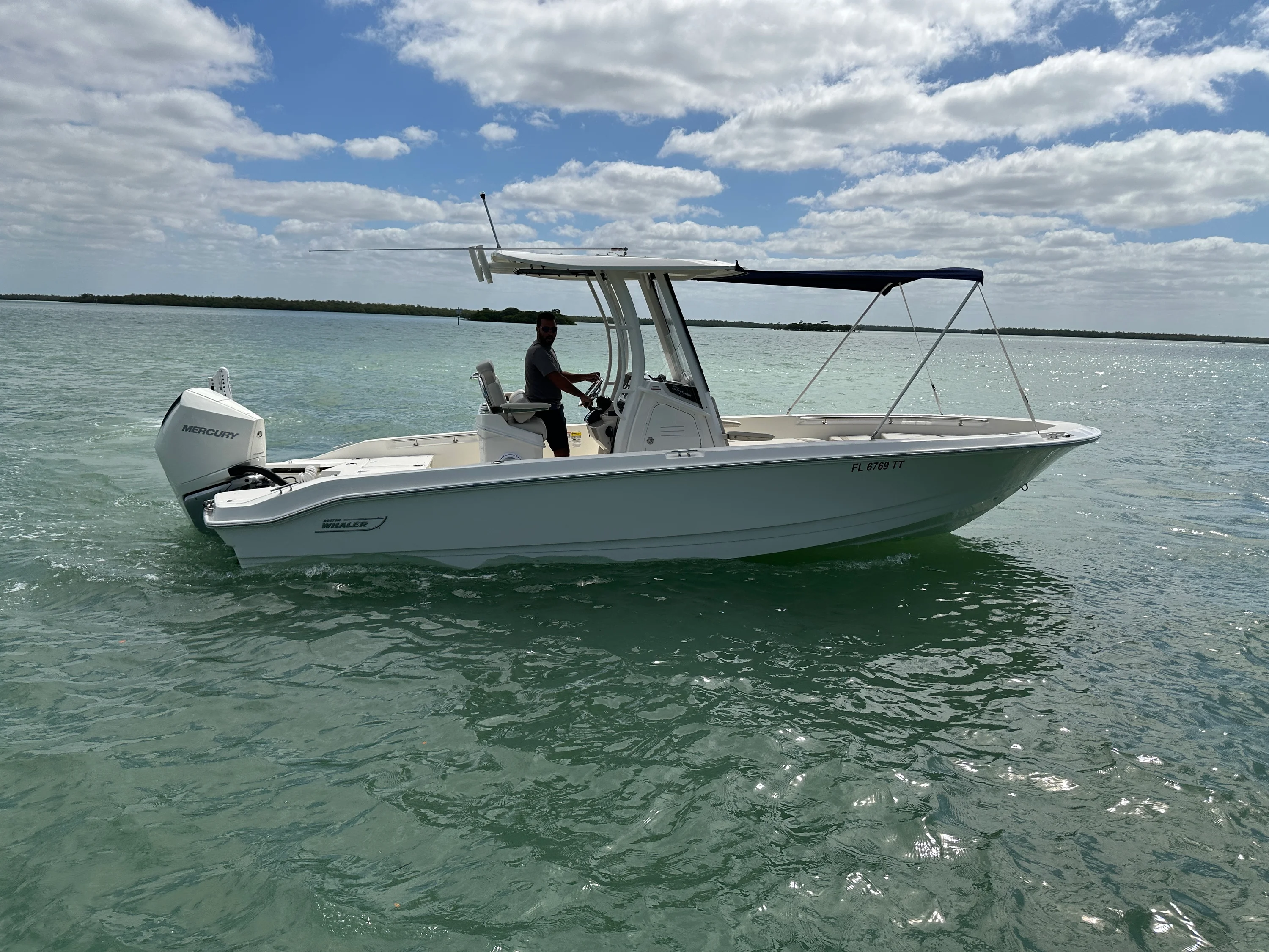 2024 Boston Whaler 250 DAUNTLESS Image Thumbnail #1