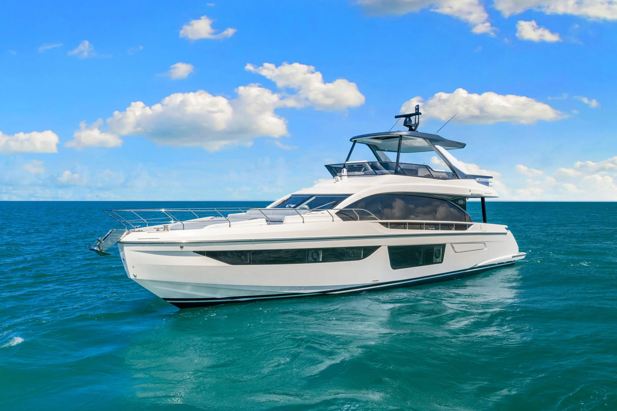 2025 Azimut 68 FLY Image Thumbnail #3