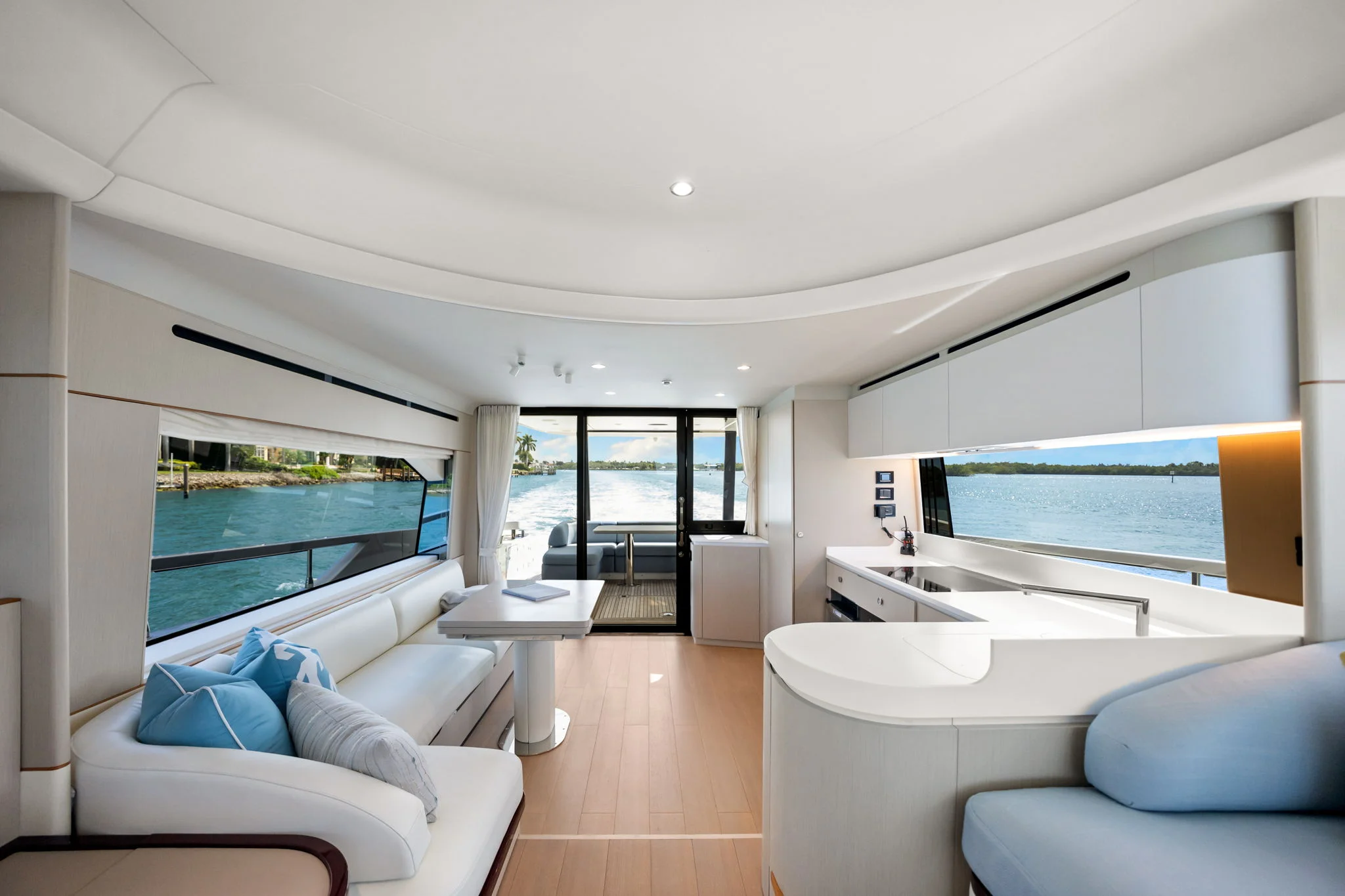 2025 Azimut 68 FLY Image Thumbnail #18